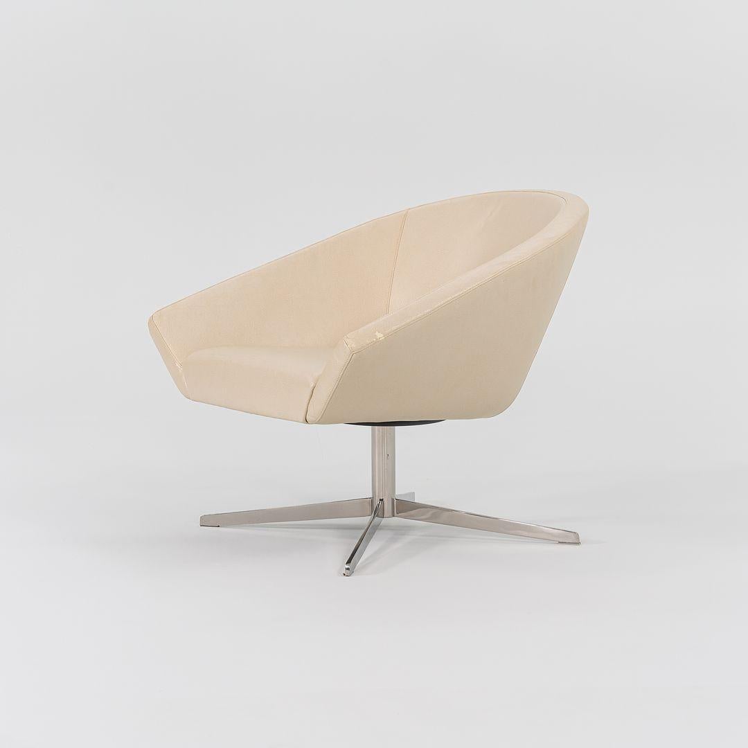 Fauteuils de salon Remy 2011 de Jeffrey Bernett pour Bernhardt Design en cuir crème Bon état - En vente à Philadelphia, PA