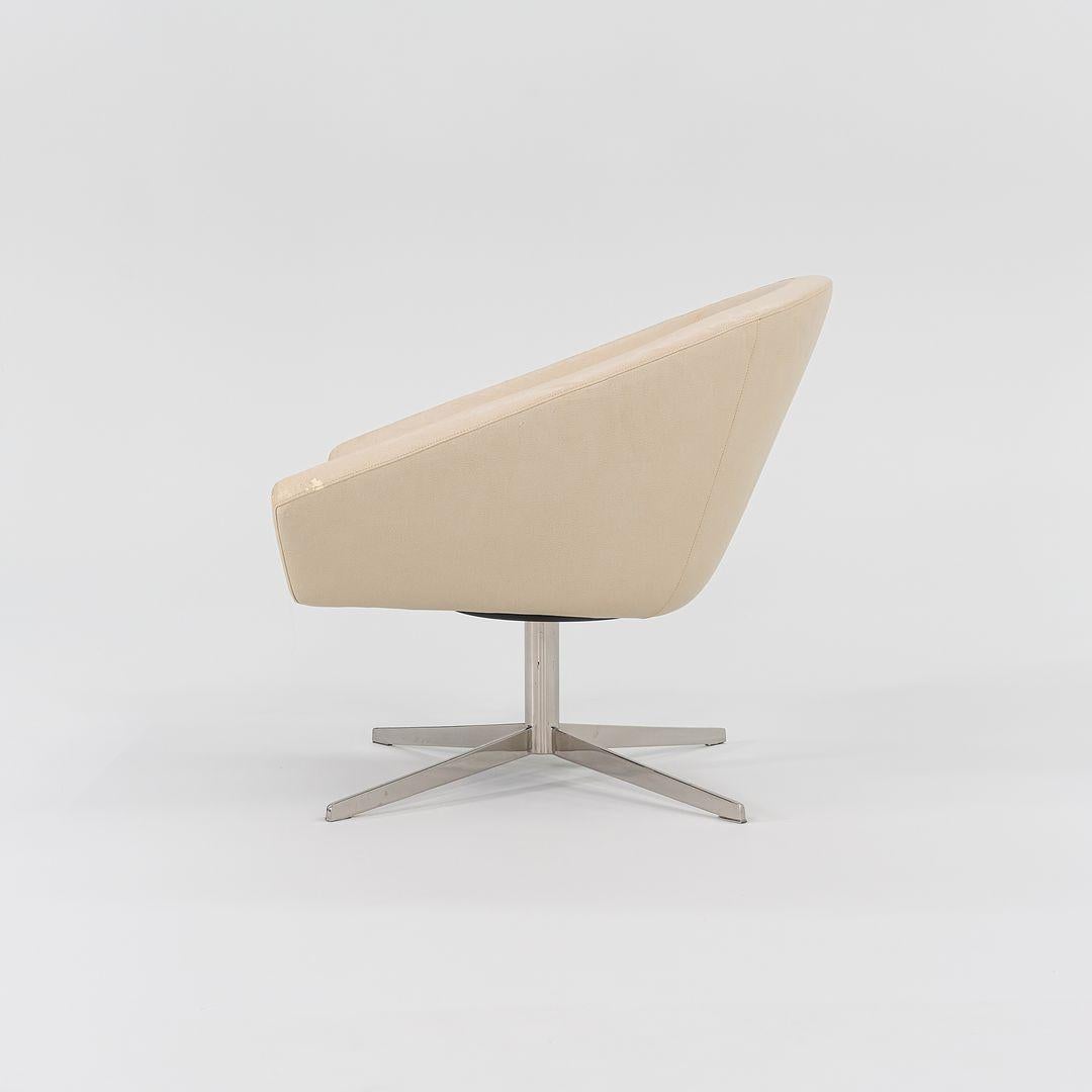 XXIe siècle et contemporain Fauteuils de salon Remy 2011 de Jeffrey Bernett pour Bernhardt Design en cuir crème en vente