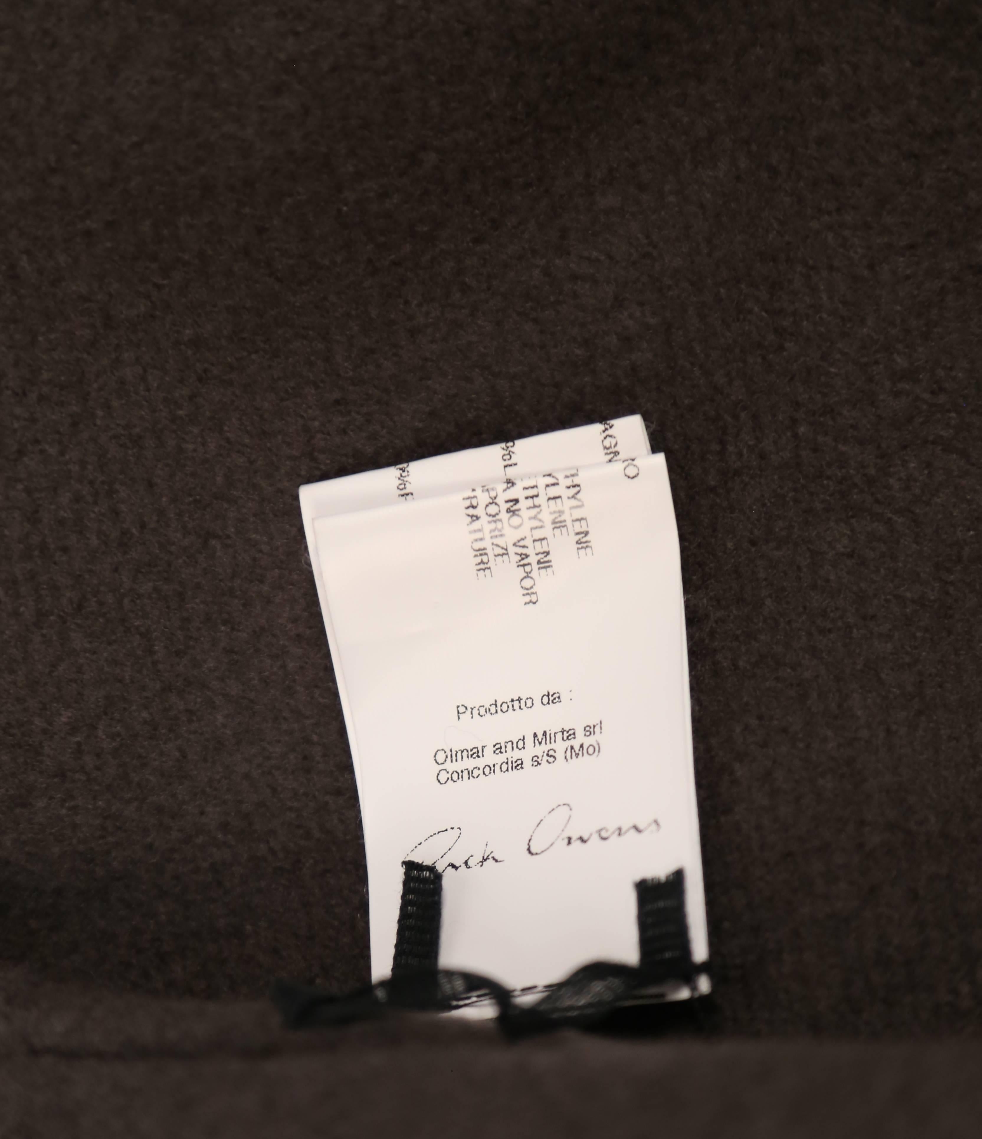 RICK OWENS cape de défilé « LIIMO » en cachemire taupe avec bordure en cuir 2011  en vente 1