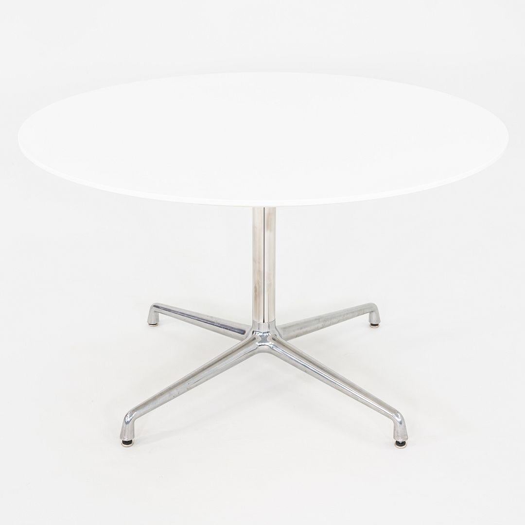 Américain 2011 Scott Wilson for Steelcase / Coalesse Table de salle à manger ronde en stratifié 48in en vente