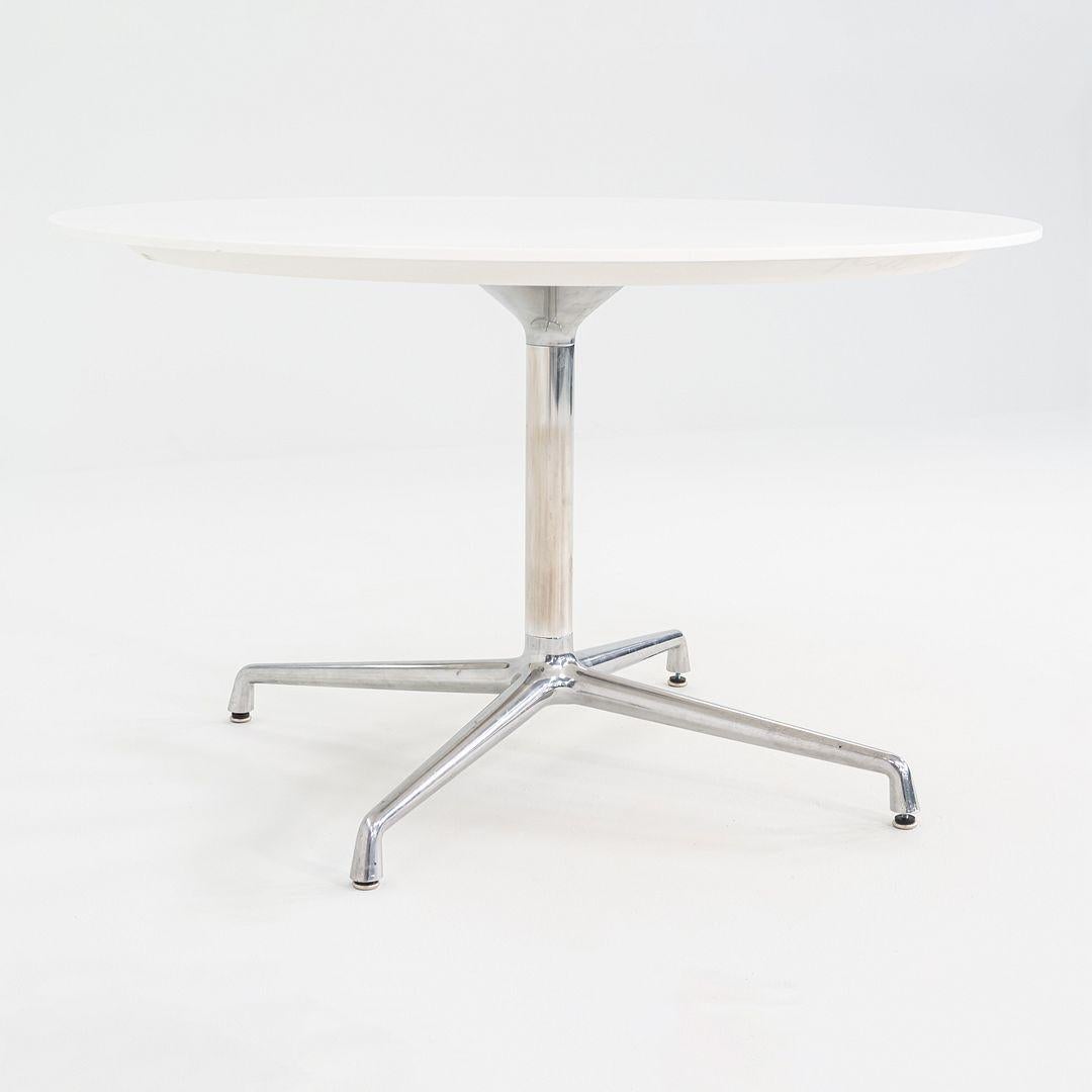 XXIe siècle et contemporain 2011 Scott Wilson for Steelcase / Coalesse Table de salle à manger ronde en stratifié 48in en vente