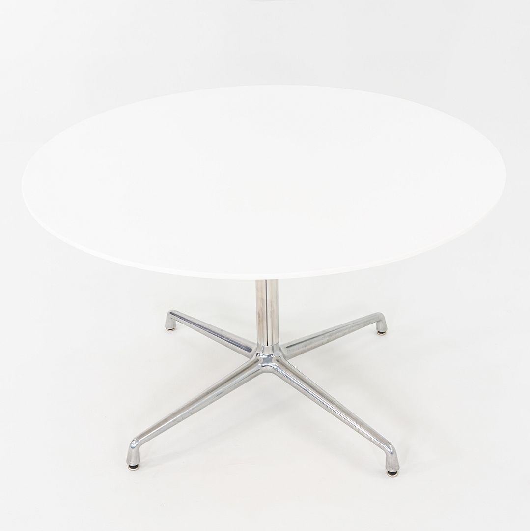 Aluminium 2011 Scott Wilson for Steelcase / Coalesse Table de salle à manger ronde en stratifié 48in en vente