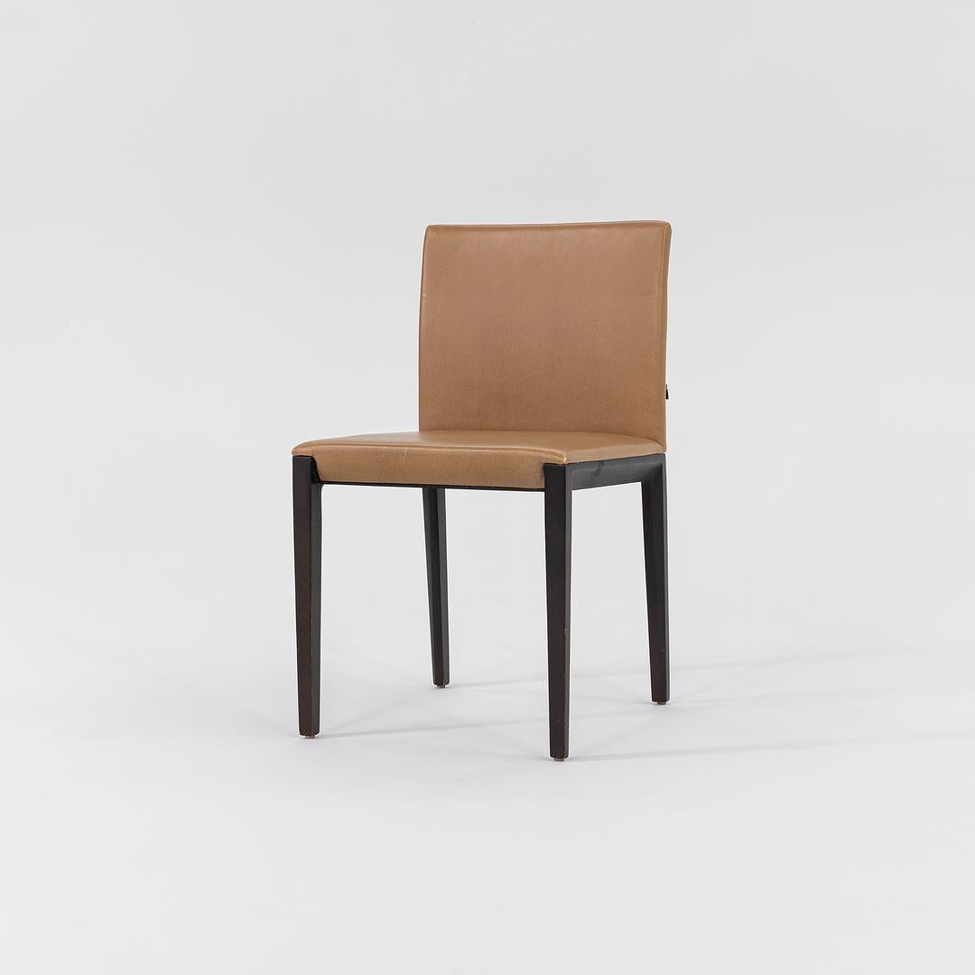 Moderne 2011 Ensemble de huit chaises Andoo par EOOS en cuir camel avec pieds en bois de noyer en vente