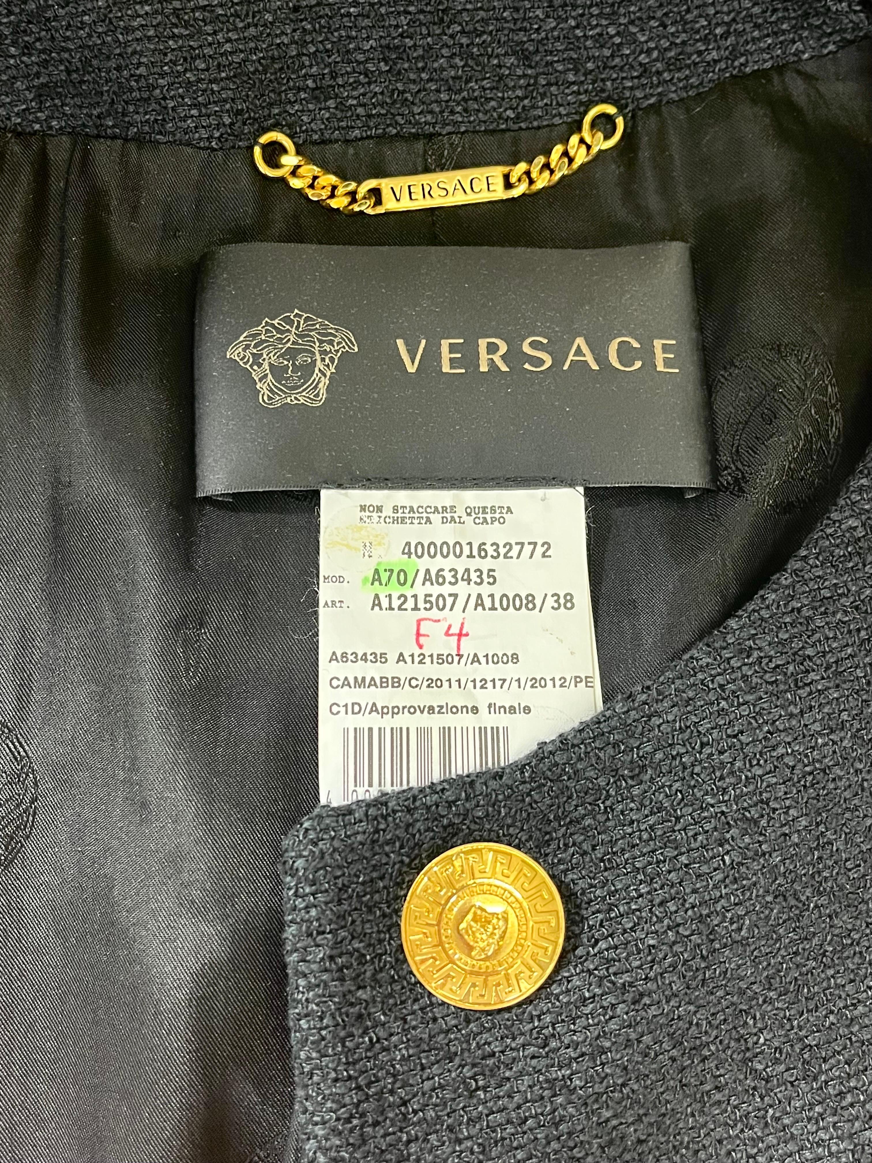 2011 Vintage Versace Cappotto in tweed nero con giacca e gonna in vendita 5