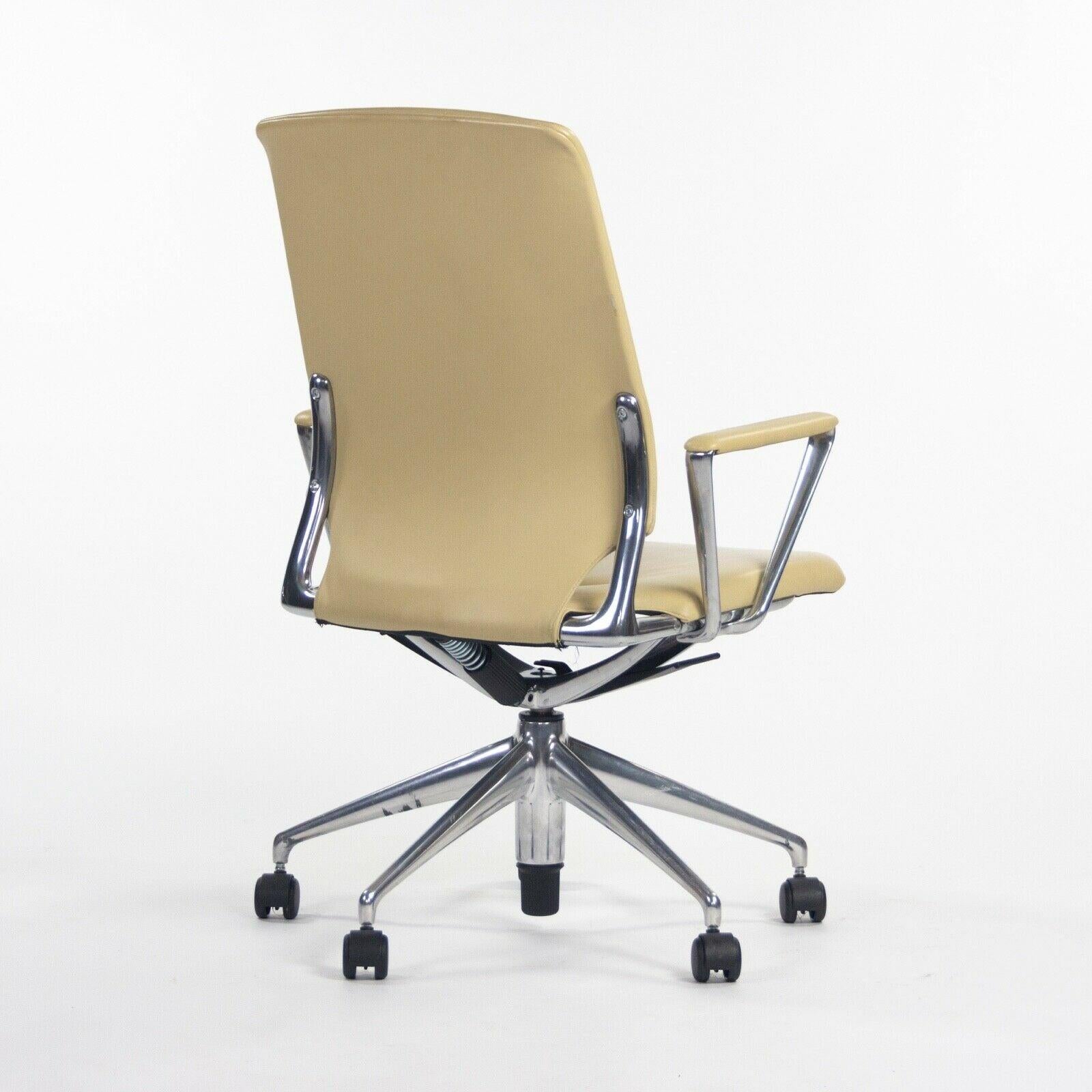 Moderne 2011 Vitra Meda by Alberto Meda Desk Chair Tan Full Leather (chaise de bureau en cuir) en vente