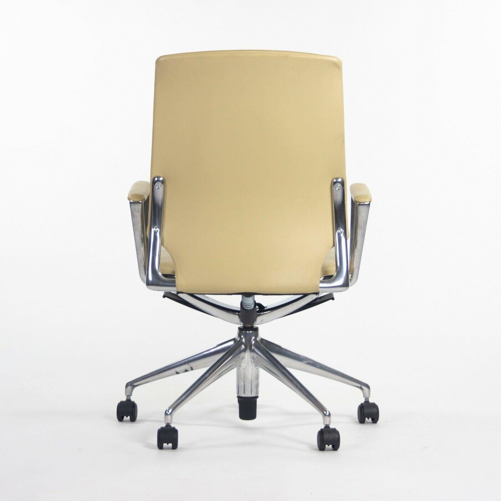 Suisse 2011 Vitra Meda by Alberto Meda Desk Chair Tan Full Leather (chaise de bureau en cuir) en vente