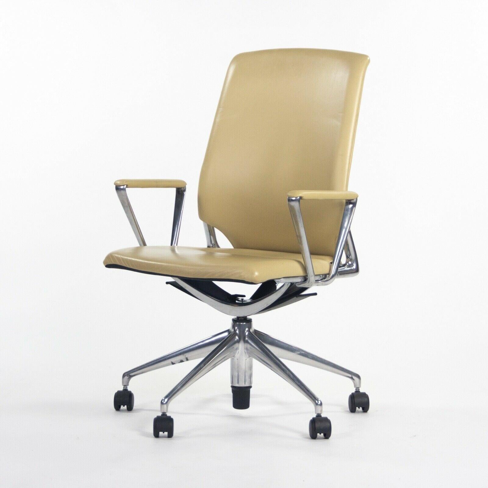 Cuir 2011 Vitra Meda by Alberto Meda Desk Chair Tan Full Leather (chaise de bureau en cuir) en vente
