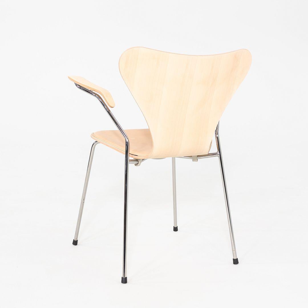 2012 Arne Jacobsen for Fritz Hansen Series 7 Dining Arm Chair Maple and Leather In Good Condition For Sale In Philadelphia, PA