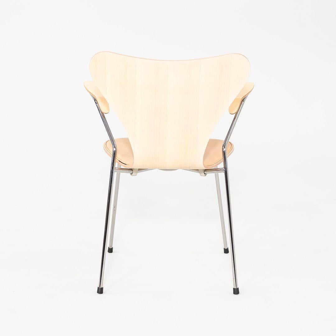 Contemporary 2012 Arne Jacobsen for Fritz Hansen Series 7 Dining Arm Chair Maple and Leather For Sale