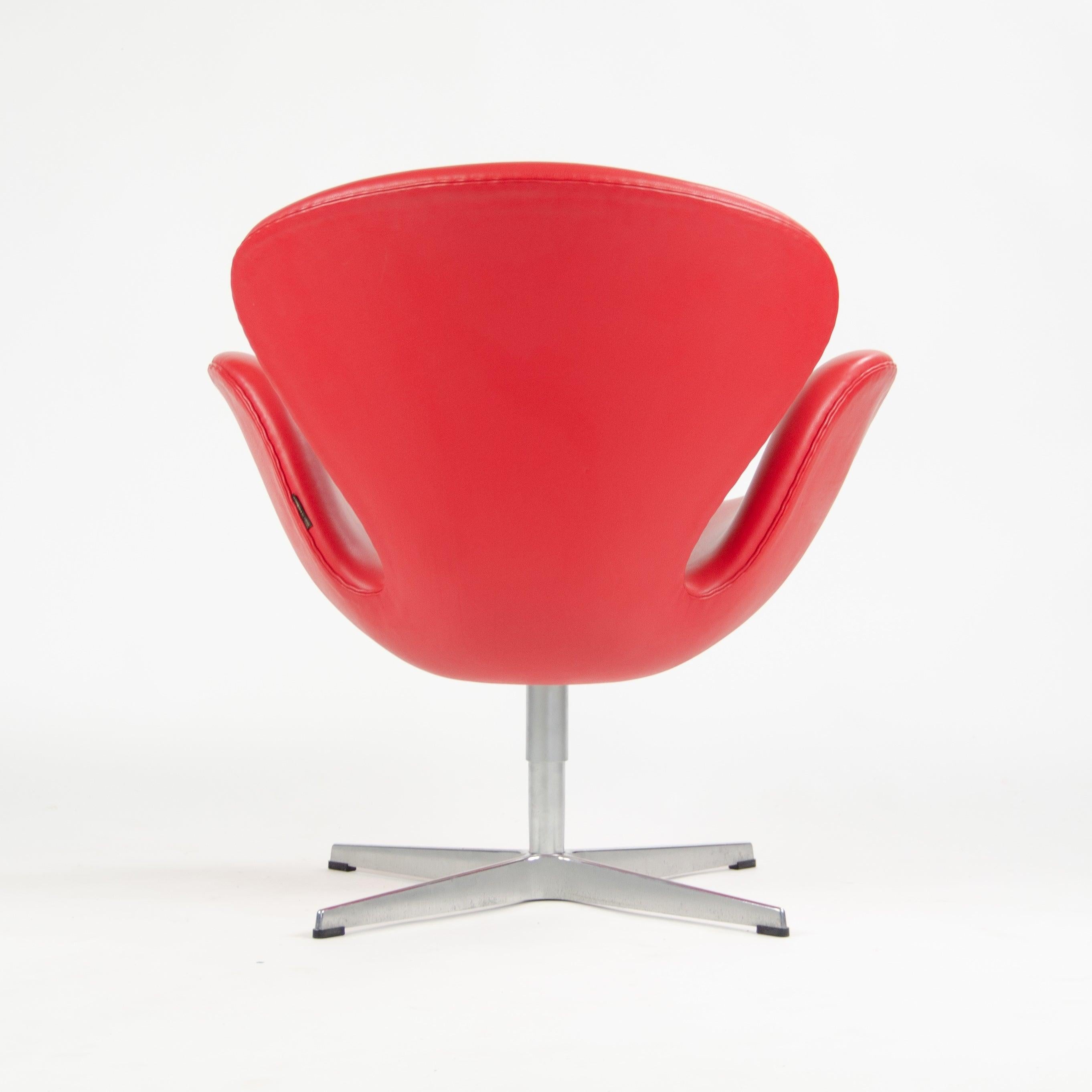 Contemporary 2012 Arne Jacobsen Fritz Hansen Denmark Swan Chairs Leather Upholstery Knoll For Sale