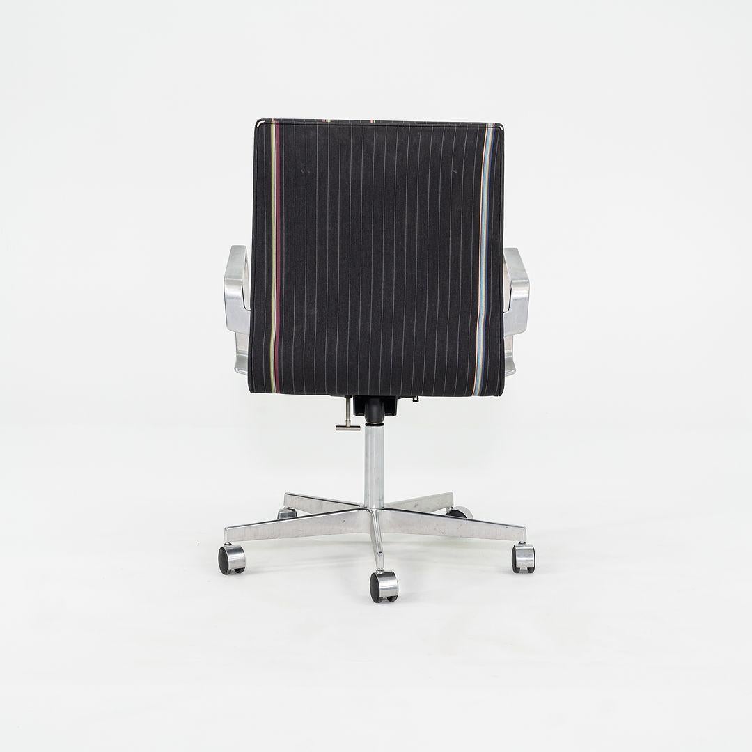 2012 Sedia da scrivania bassa Arne Jacobsen Oxford per Fritz Hansen in tessuto 4x Disponibile In condizioni buone in vendita a Philadelphia, PA