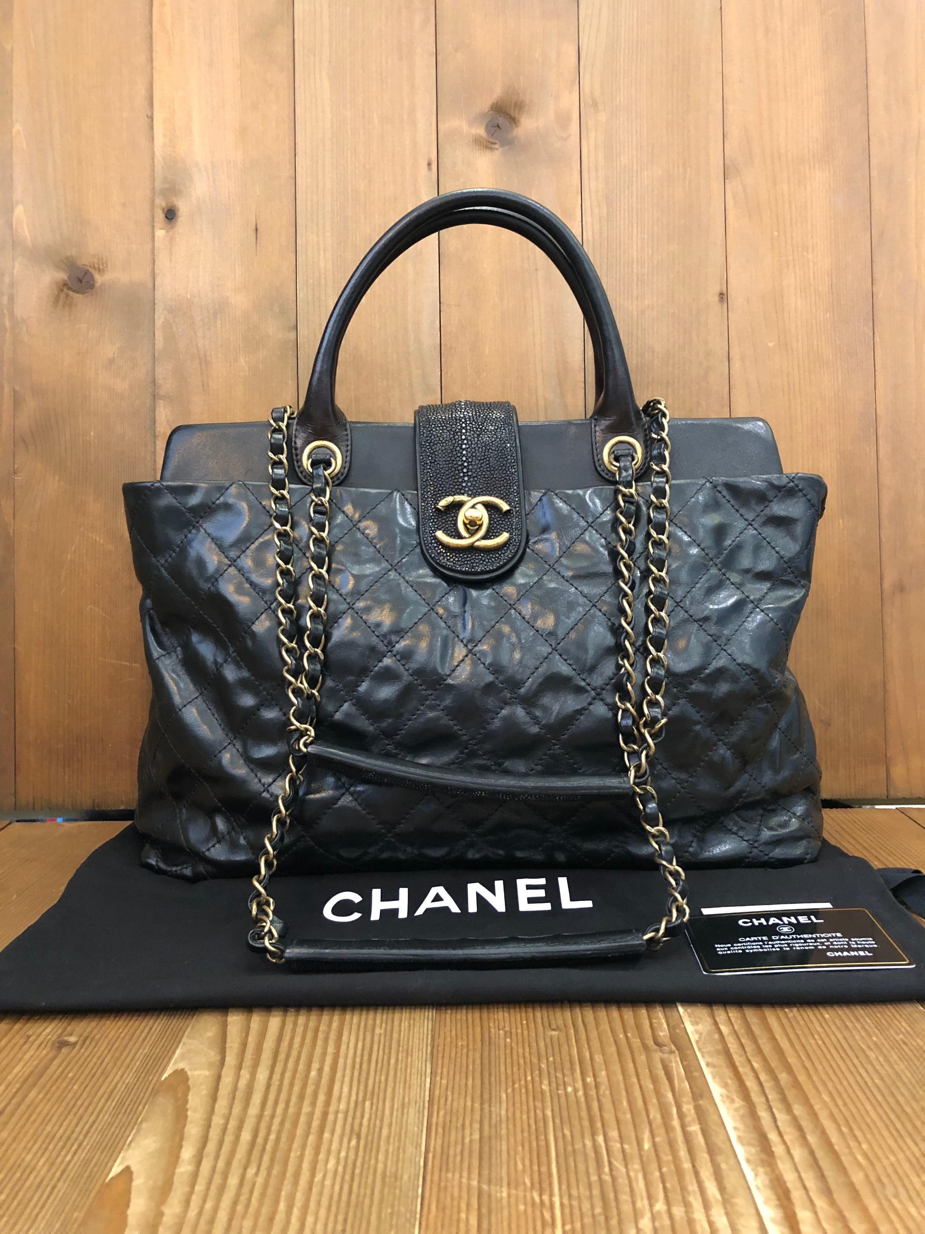This stylish Chanel Bindi Tote is crafted of distressed calfskin leather and stingray skin in black. This tote features an outer diamond quilted body and a smooth calfskin leather top crest and handles. It also features aged gold toned leather chain
