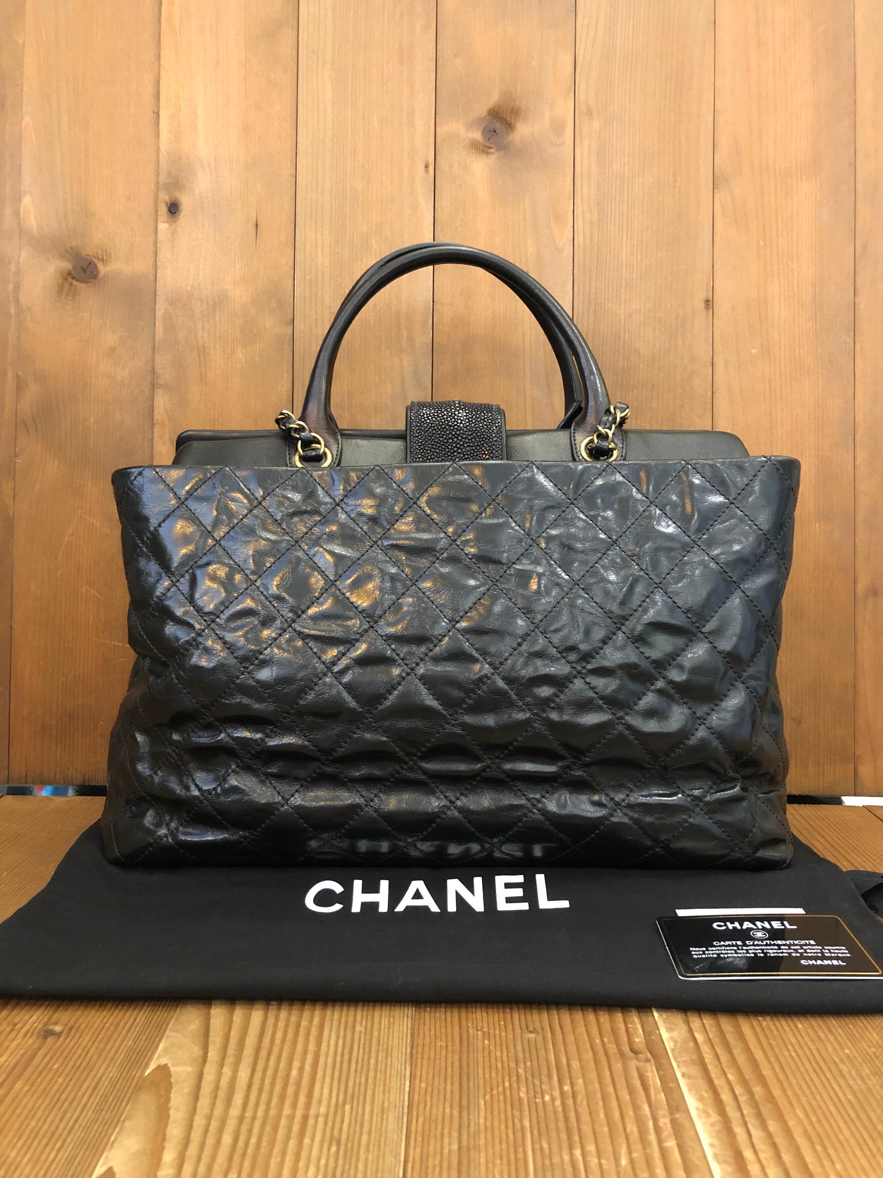 2012 CHANEL Black Distressed Calfskin Leather Stingray Bindi Tote In Excellent Condition In Bangkok, TH