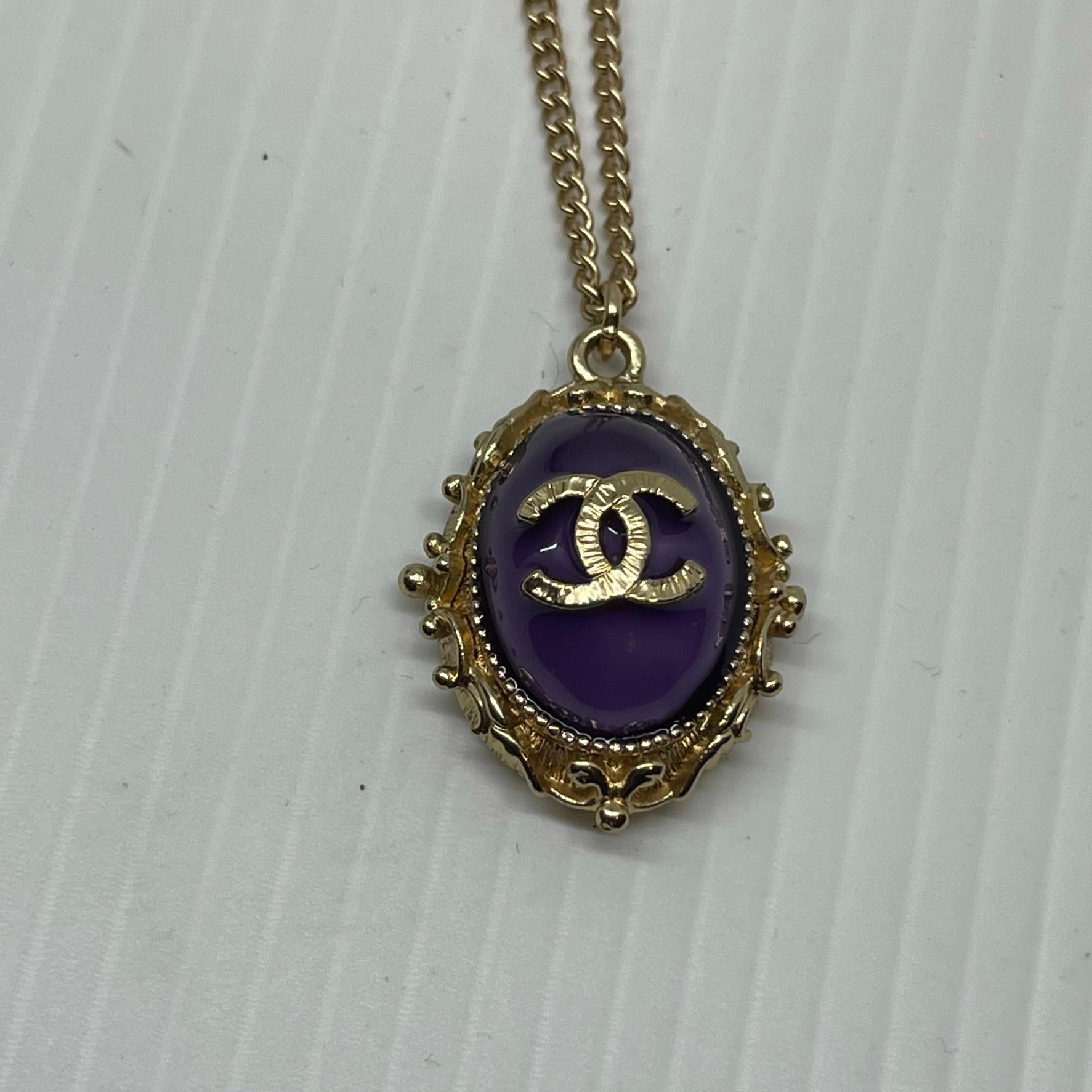 2012 Chanel CC Amethyst Stone Pendant Necklace In Good Condition For Sale In Jakarta, Daerah Khusus Ibukota Jakarta