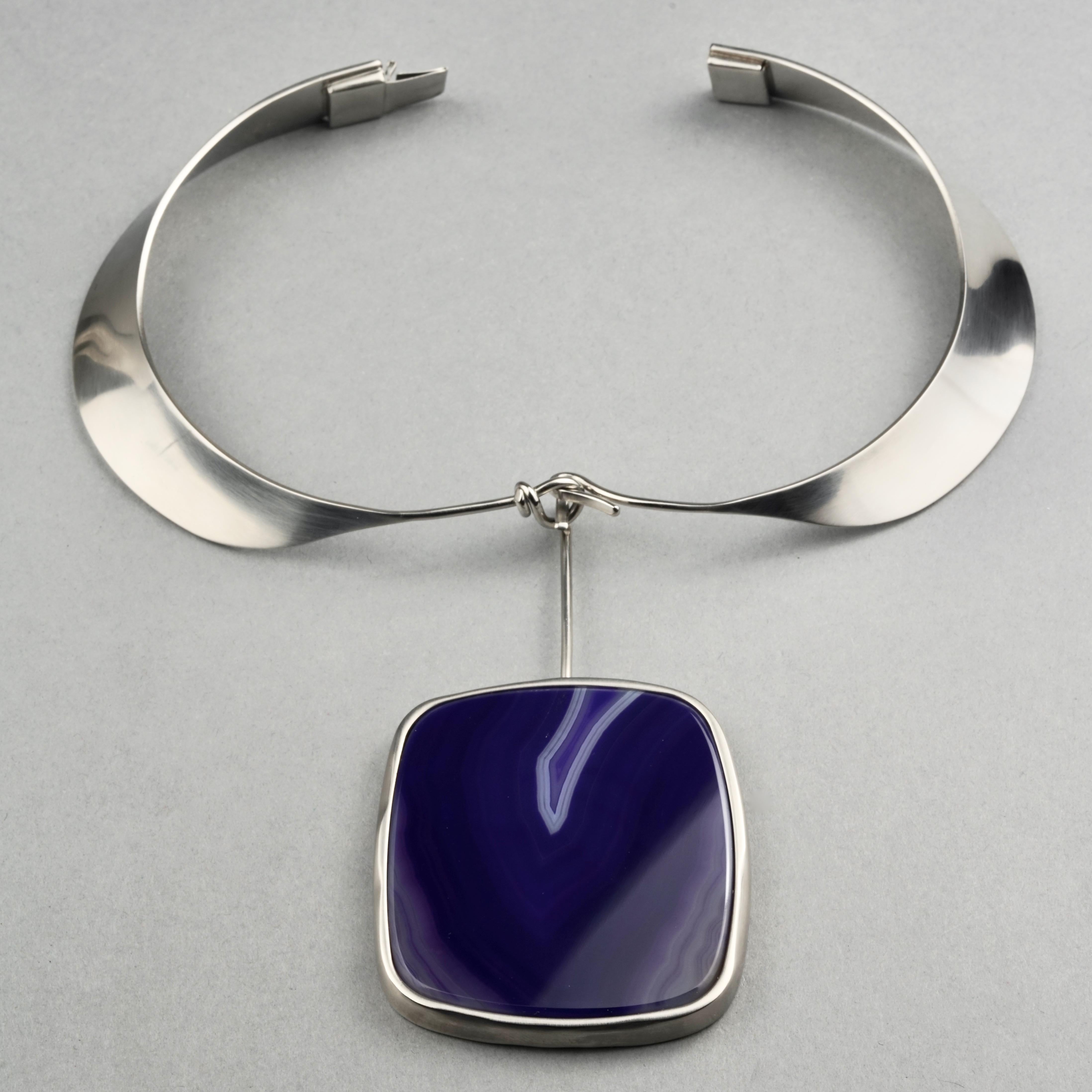 2012 CHANEL Dyed Agate Futuristic Choker Necklace In Good Condition For Sale In Kingersheim, Alsace
