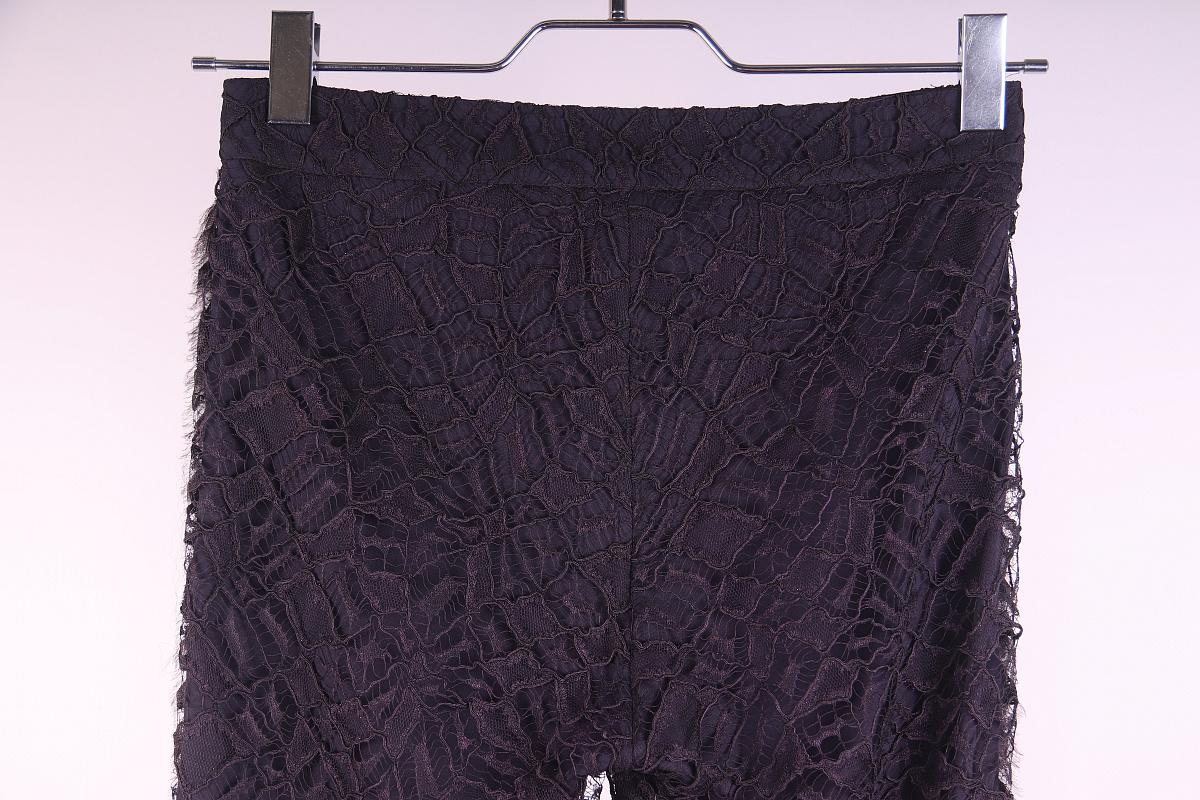 Chanel lace trousers FW 2012

size 36

excellent condition
