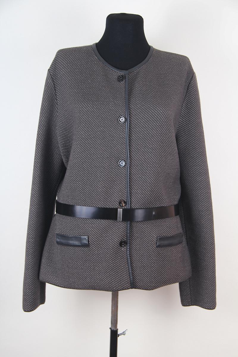 2012 Christian Dior Cardigan en laine anthracite 
Collectional : Christian Dior 2012 haute couture
Christian Dior style : 2H24265CM540
Pays de production : ITALIE
Taille marquée : USA 12 IT 48 FR 44 


Veste en jacquard sergé avec ajout de laine