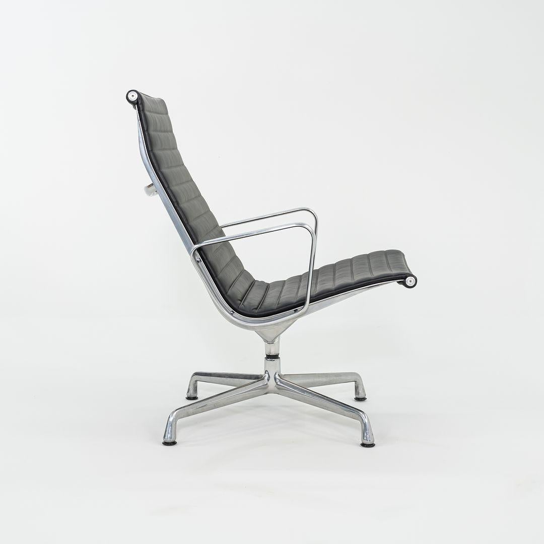 2012 Herman Miller Eames Aluminum Group Silla de salón de cuero negro 4x Disponible Moderno en venta