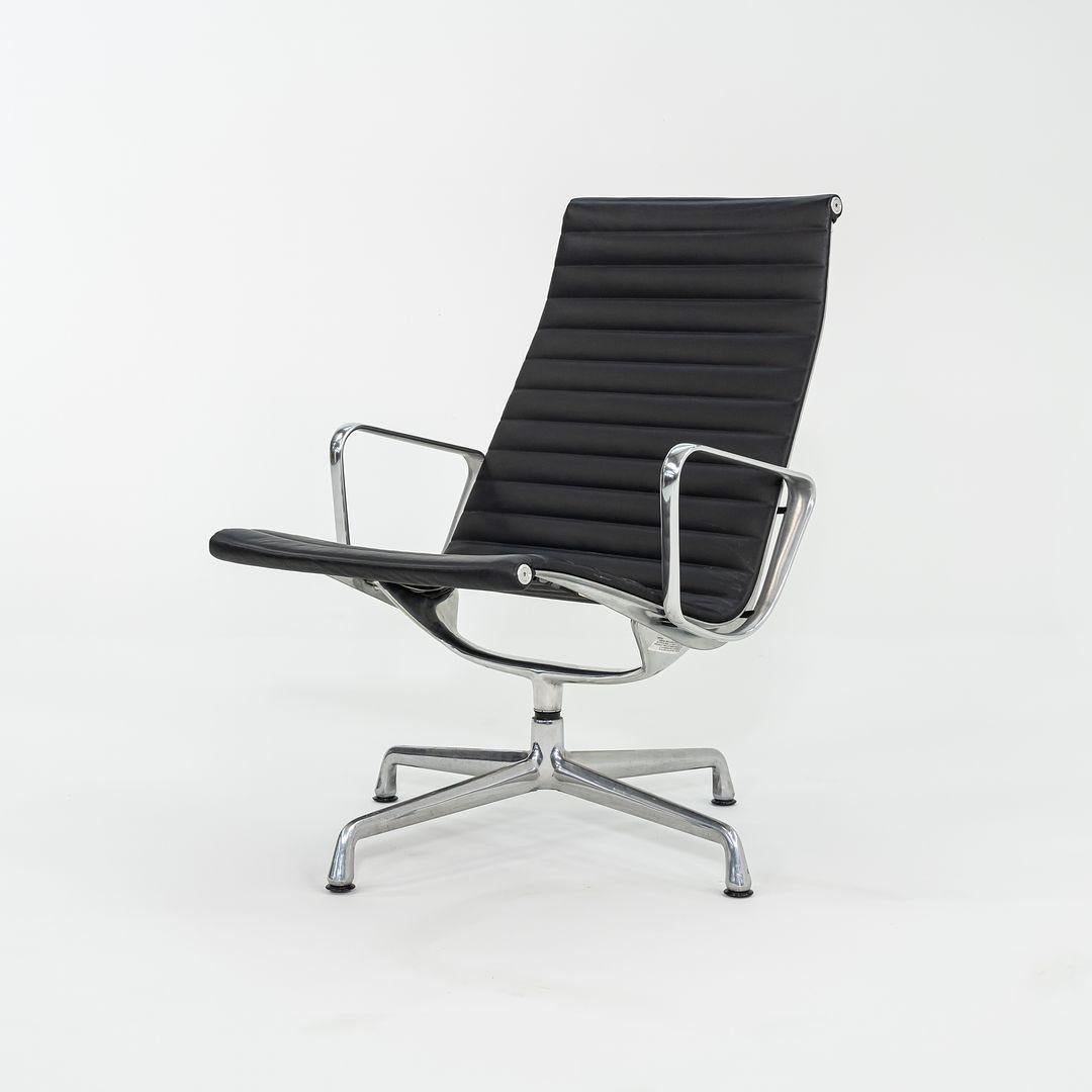 2012 Herman Miller Eames Aluminum Group Silla de salón de cuero negro 4x Disponible Siglo XXI y contemporáneo en venta