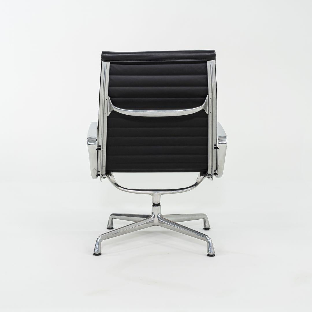 2012 Herman Miller Eames Aluminum Group Silla de salón de cuero negro 4x Disponible Aluminio en venta