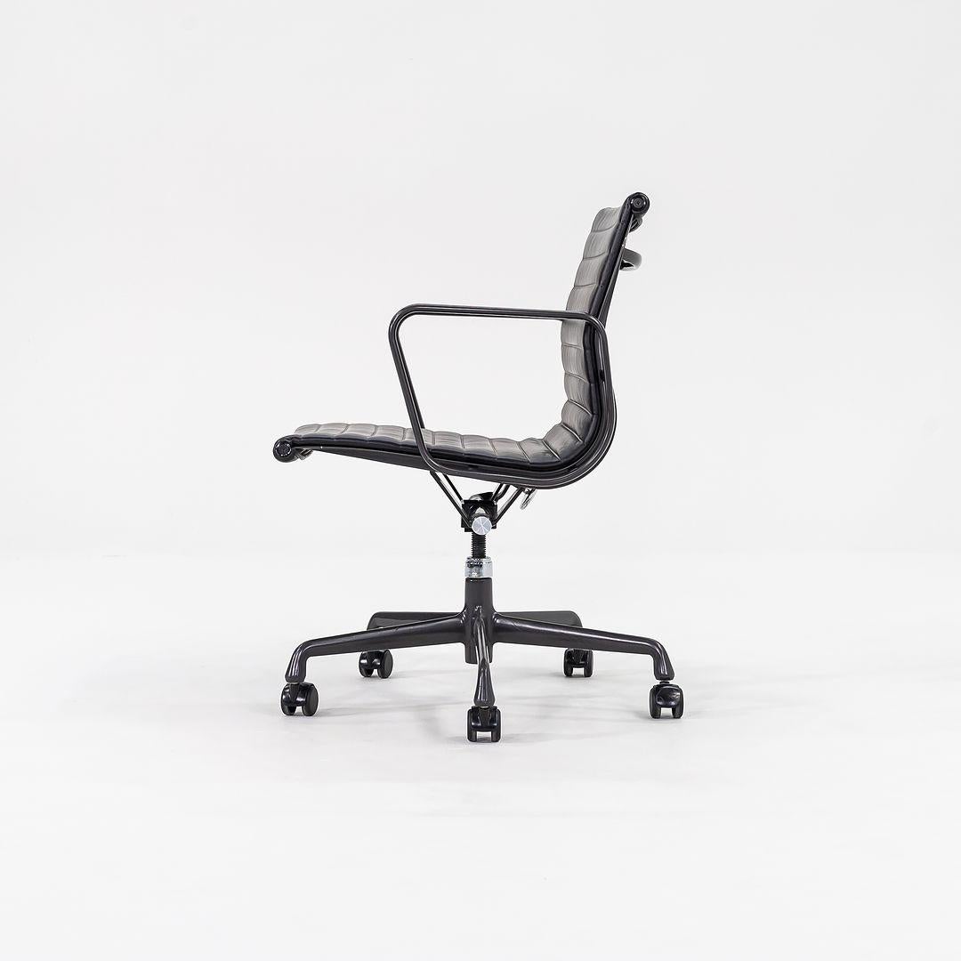2012 Herman Miller Eames Aluminum Management Desk Chairs Black Leather 12+ Avail For Sale 4