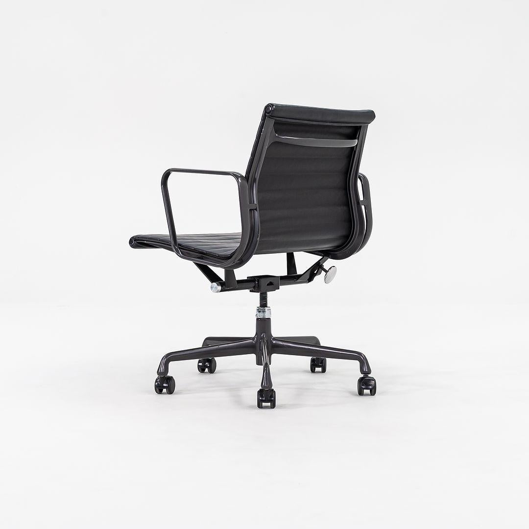 2012 Herman Miller Eames Aluminum Management Desk Chairs Black Leather 12+ Avail For Sale 5