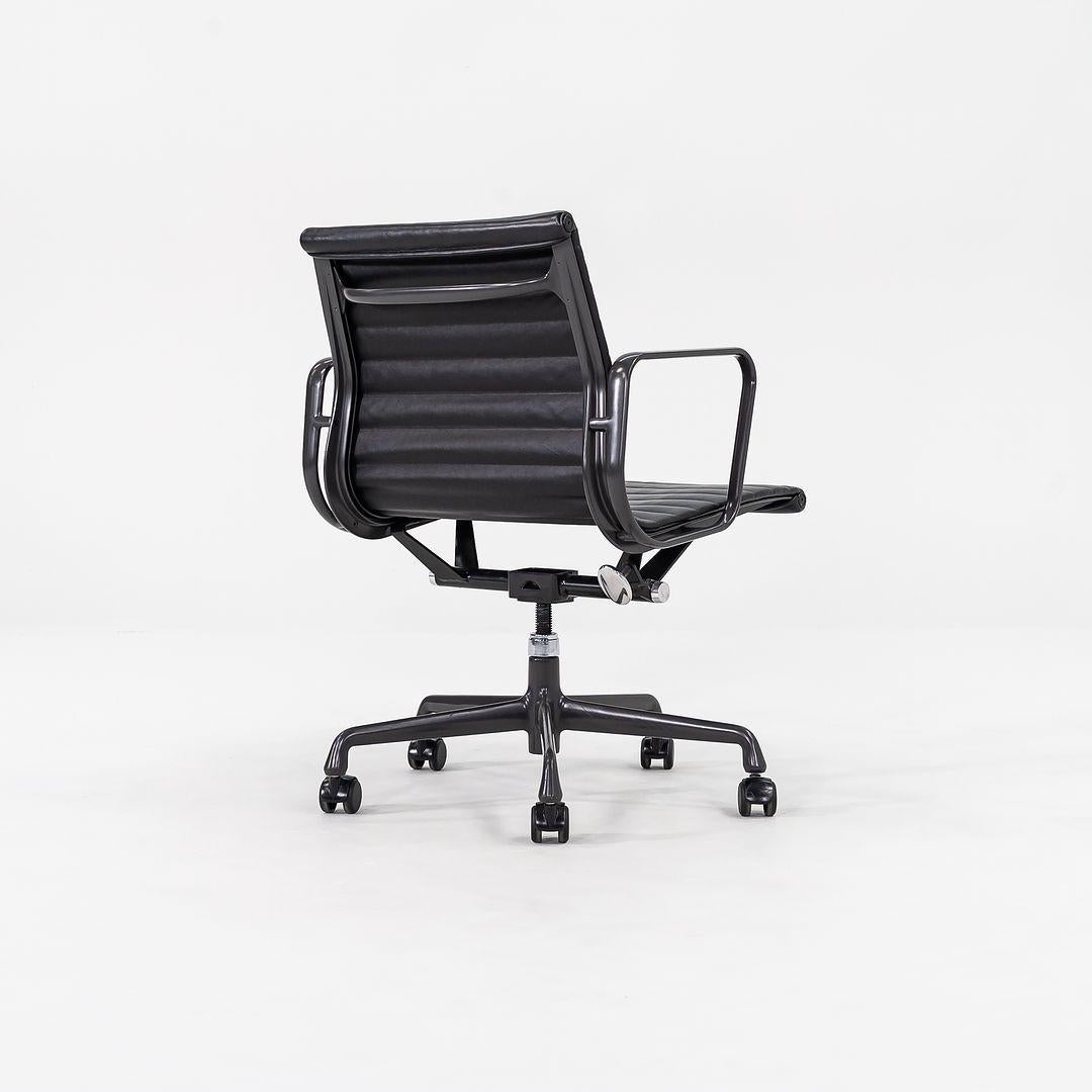 2012 Herman Miller Eames Aluminum Management Desk Chairs Black Leather 12+ Avail For Sale 6