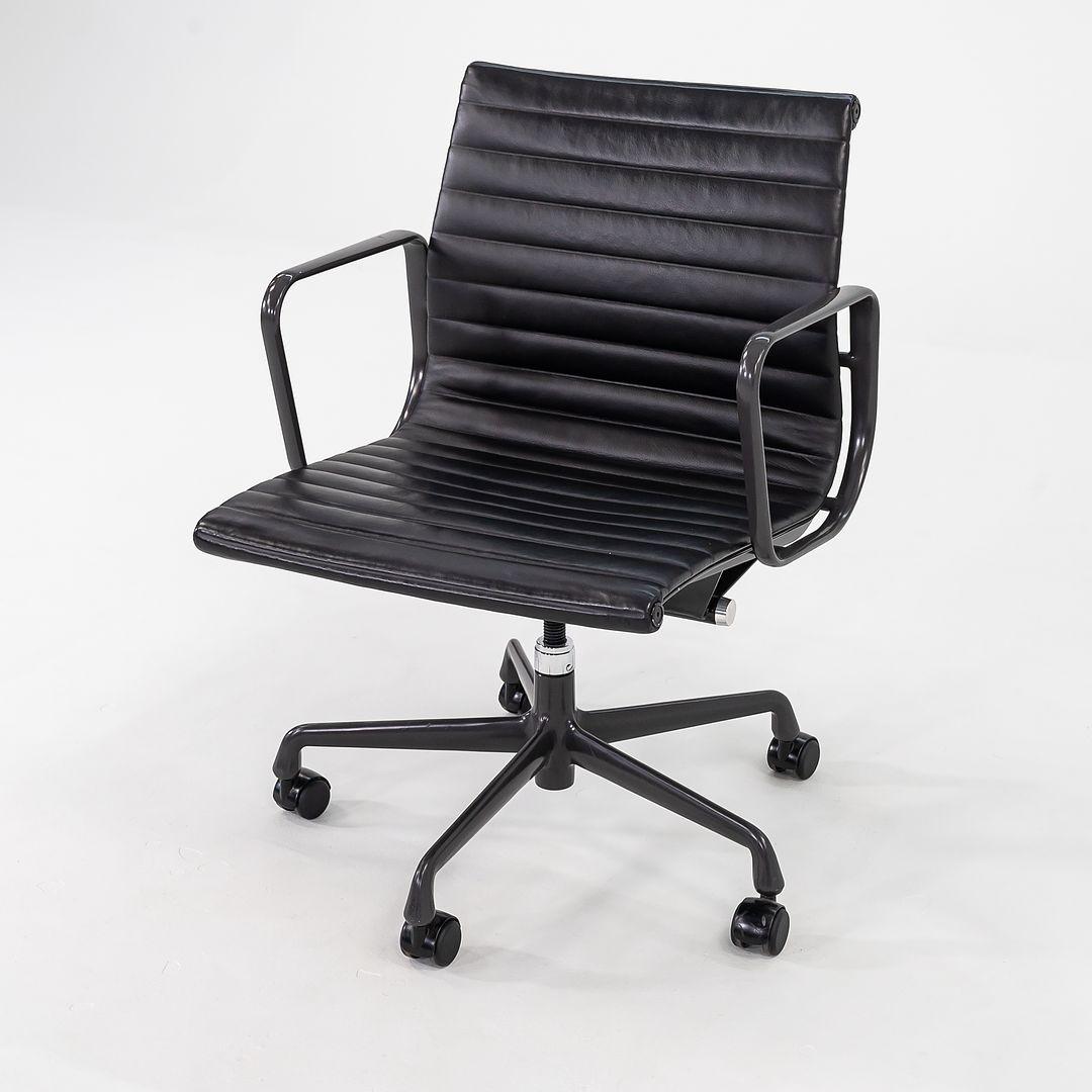 Modern 2012 Herman Miller Eames Aluminum Management Desk Chairs Black Leather 12+ Avail For Sale