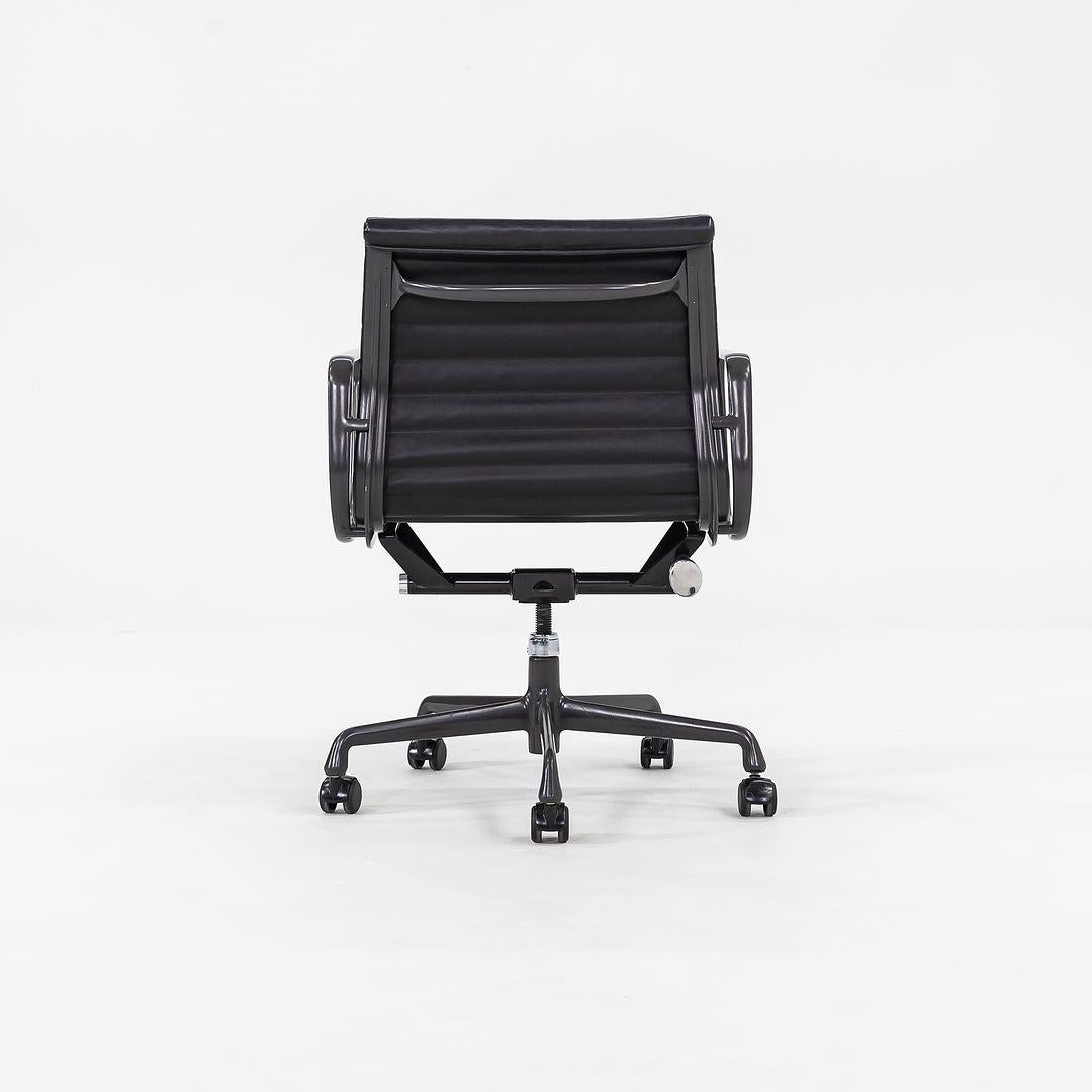 2012 Herman Miller Eames Aluminum Management Desk Chairs Black Leather 12+ Avail For Sale 3