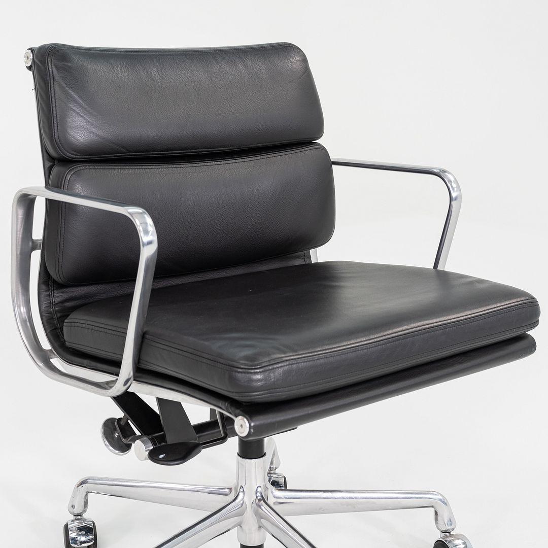 Aluminum 2012 Herman Miller Eames Soft Pad Management Desk Chair with Pneumatic Base For Sale
