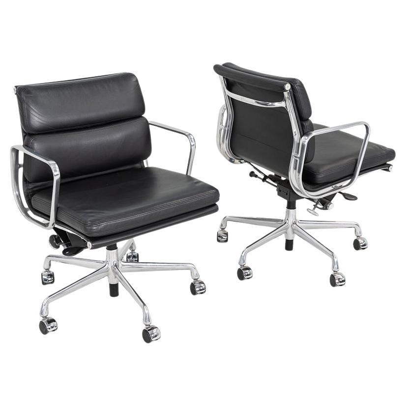 2012 Chaise de bureau Herman Miller Eames Soft Pad Management avec base pneumatique