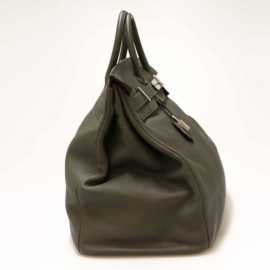 Splendida borsa Hermès HAC 50 con cinghie in pelle verde Togo.
Condizioni: molto buone
Prodotto in Francia
Materiale: Pelle di Togo
Colore: Greene & Greene
Dimensioni: 50 x 43 x 26 cm
Lettera: P in un quadrato
Anno: 2012
Hardware: metallo