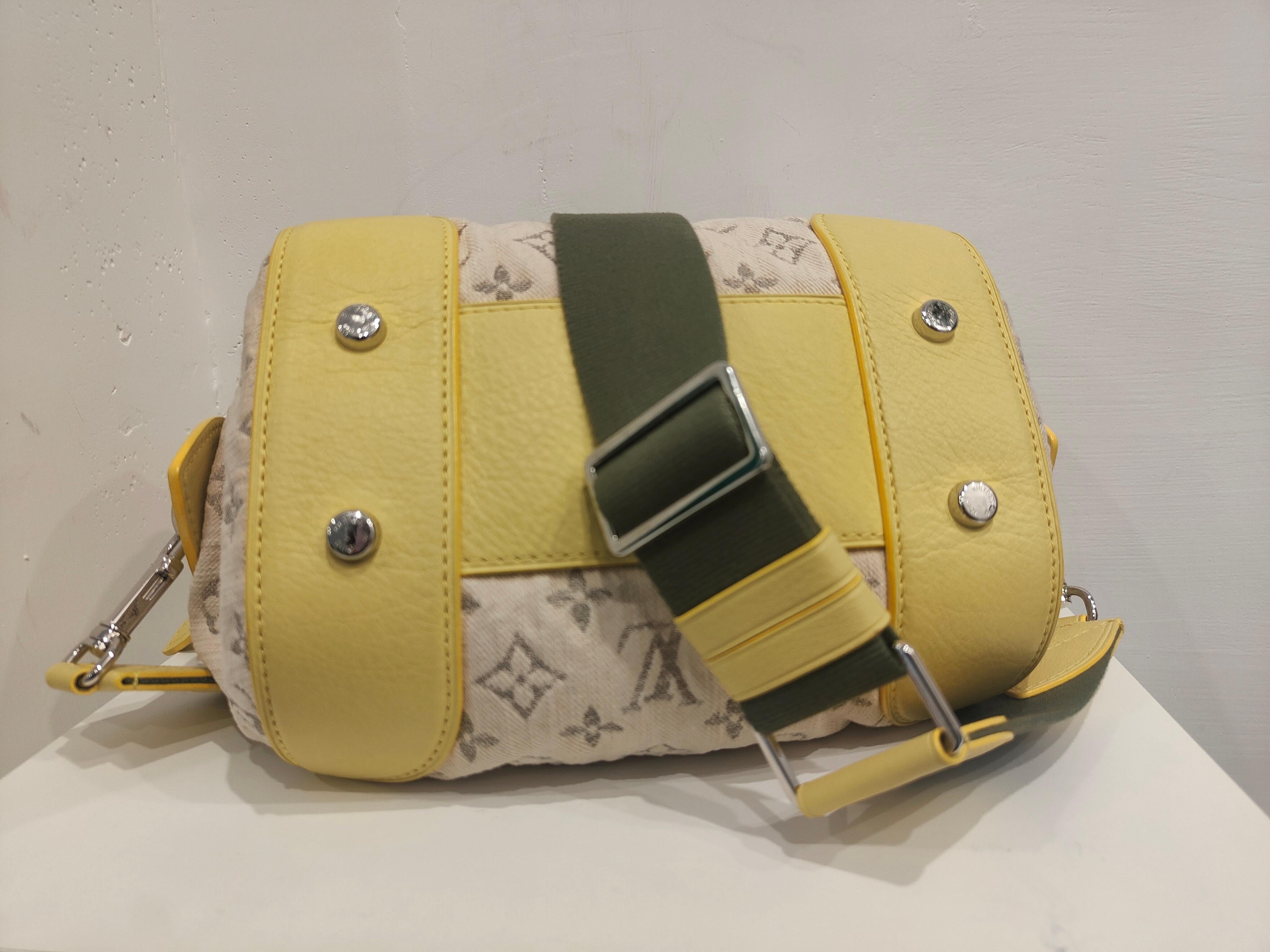 2012 Louis Vuitton bandouliere limited edition Yellow green In Excellent Condition In Capri, IT