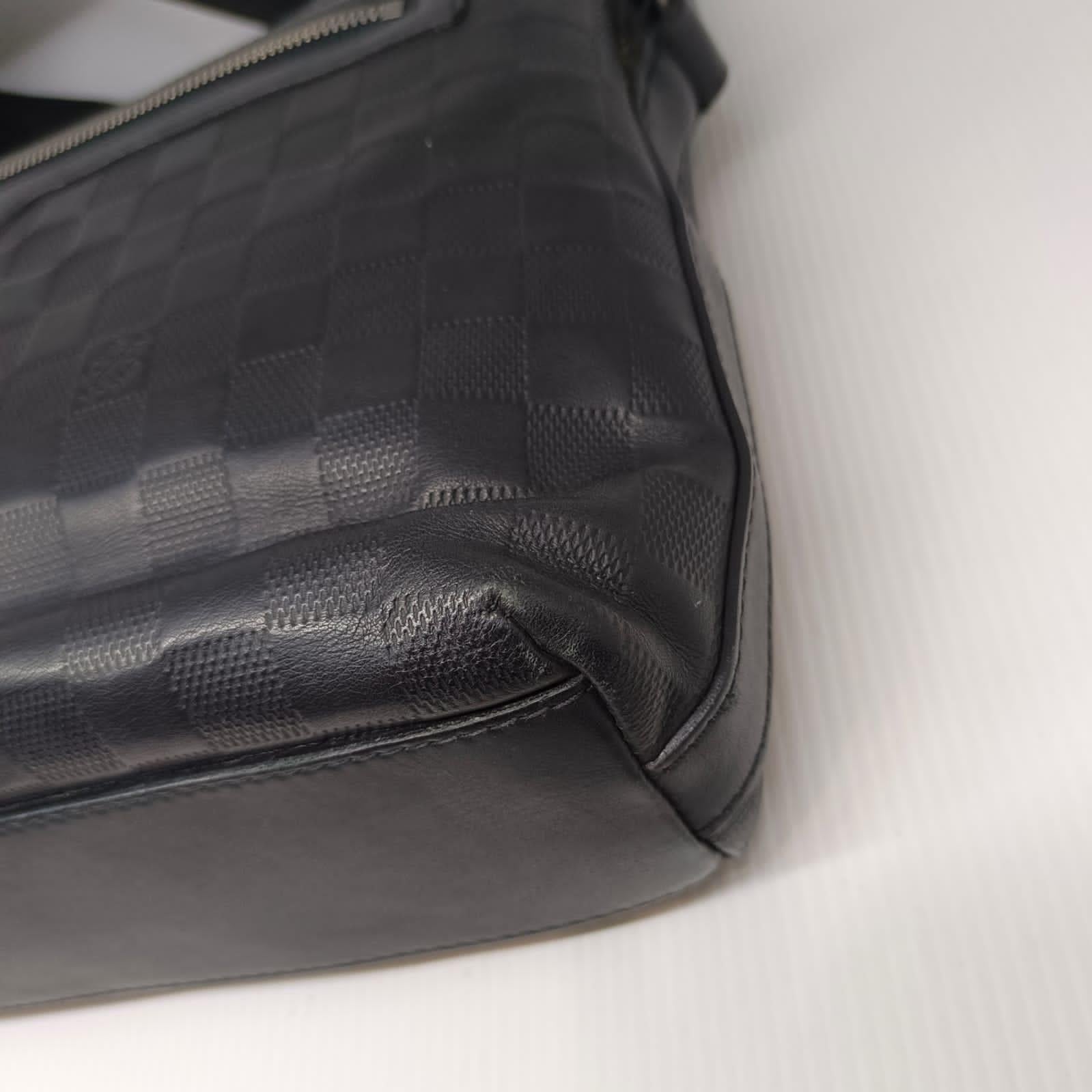 2012 Louis Vuitton Black Damier Infini Calypso MM Messenger Bag 2
