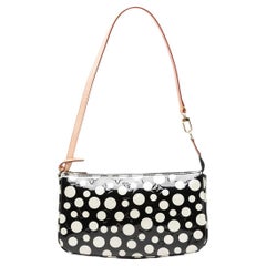 Louis Vuitton - Pochette à pois Kusama Vernis
