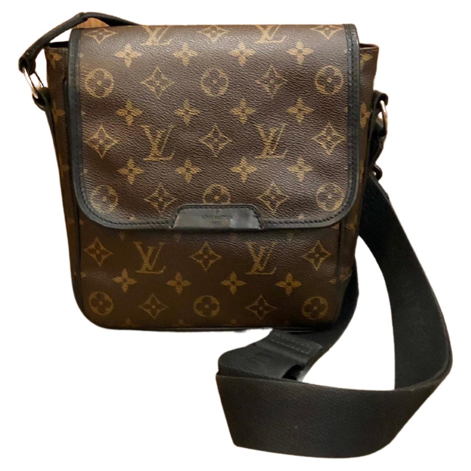 Pre-owned Louis Vuitton 2015 Macassar District Mm Messenger Bag In Brown