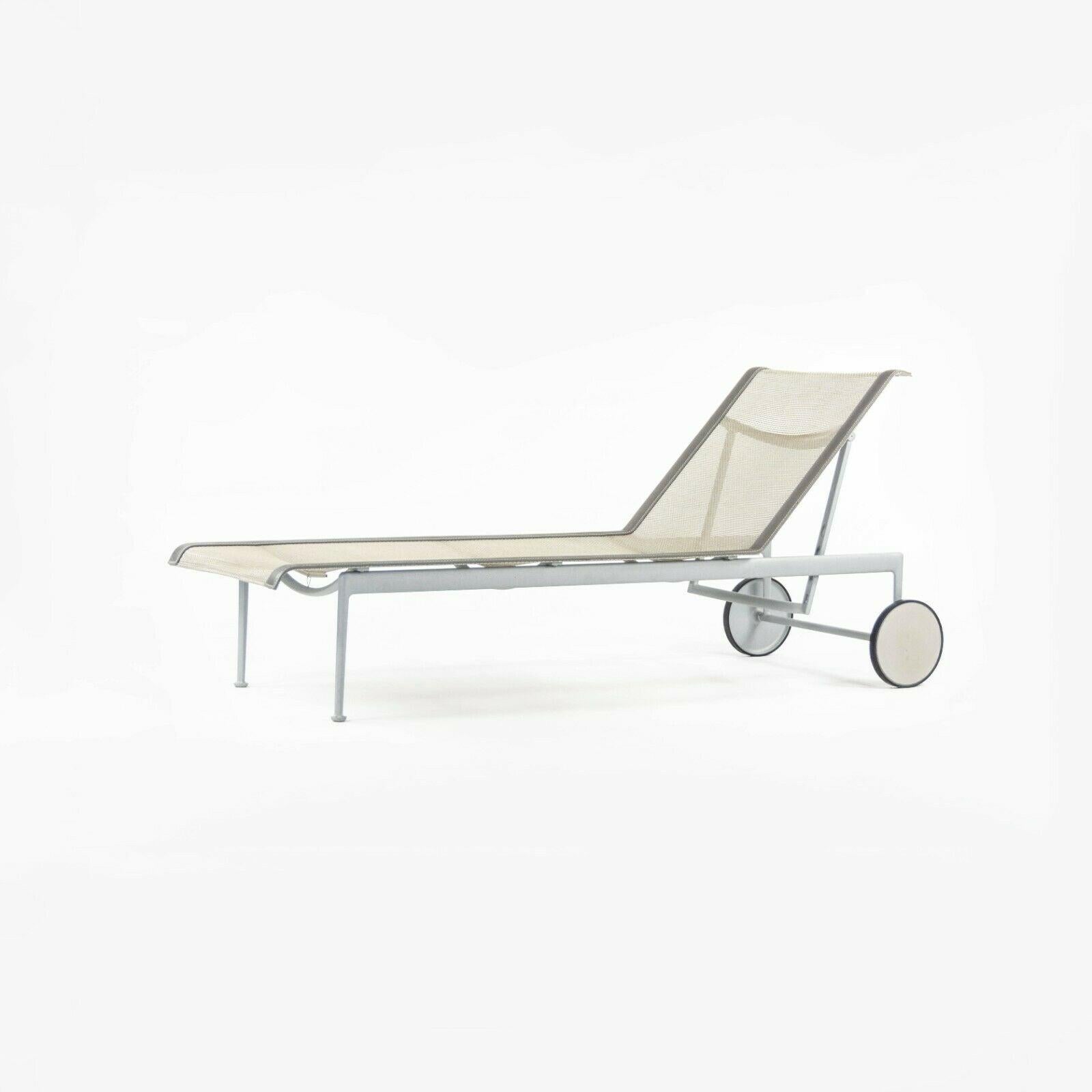 2012 Richard Schultz 1966 Series Adjustable Chaise Lounge Chair in Silver In Good Condition In Philadelphia, PA