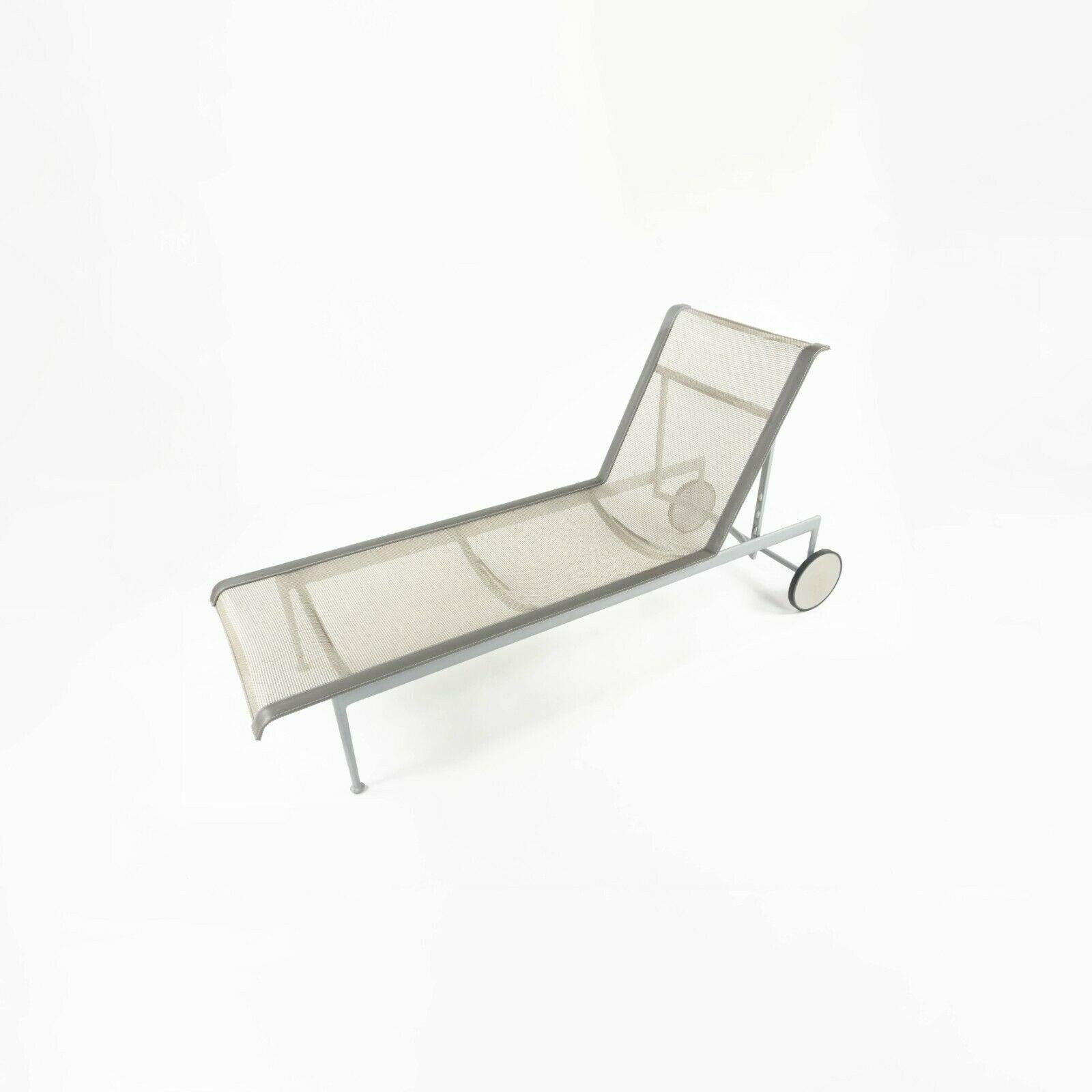 2012 Richard Schultz 1966 Series Adjustable Chaise Lounge Chair in Silver For Sale 2