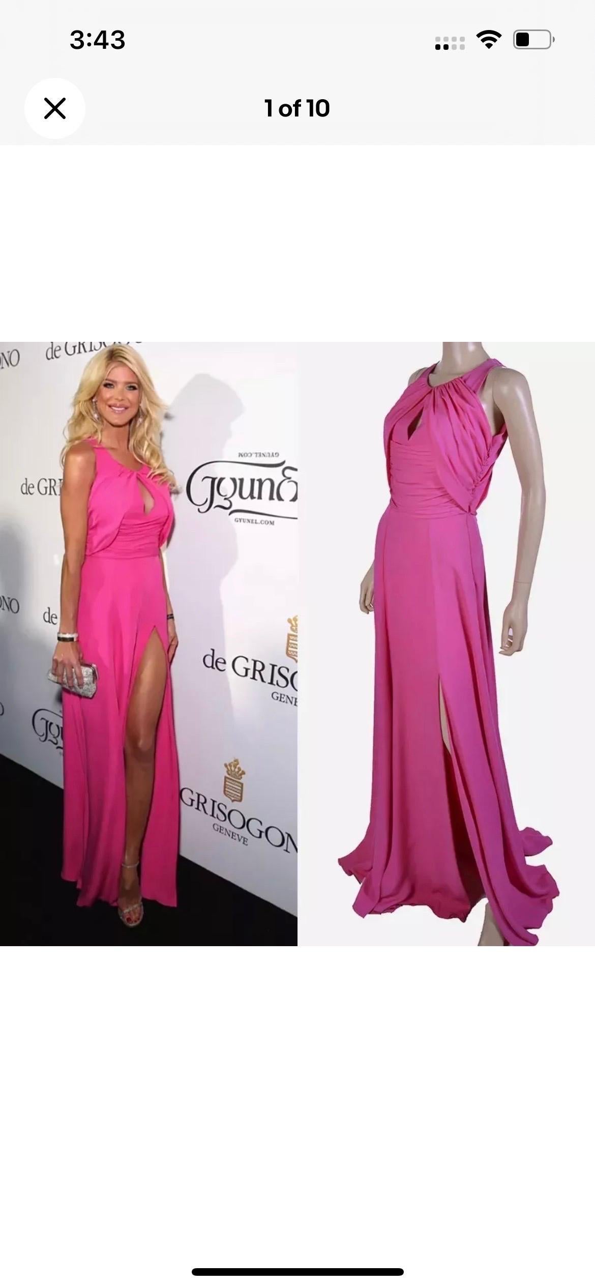 VESTIDO VERSACE 2012
Gasa rosa mate 
Ojo de cerradura
Abertura lateral
Tallas: 42 - US 6 y 44 - US 8
Fabricado en Italia
Nuevo, con etiquetas