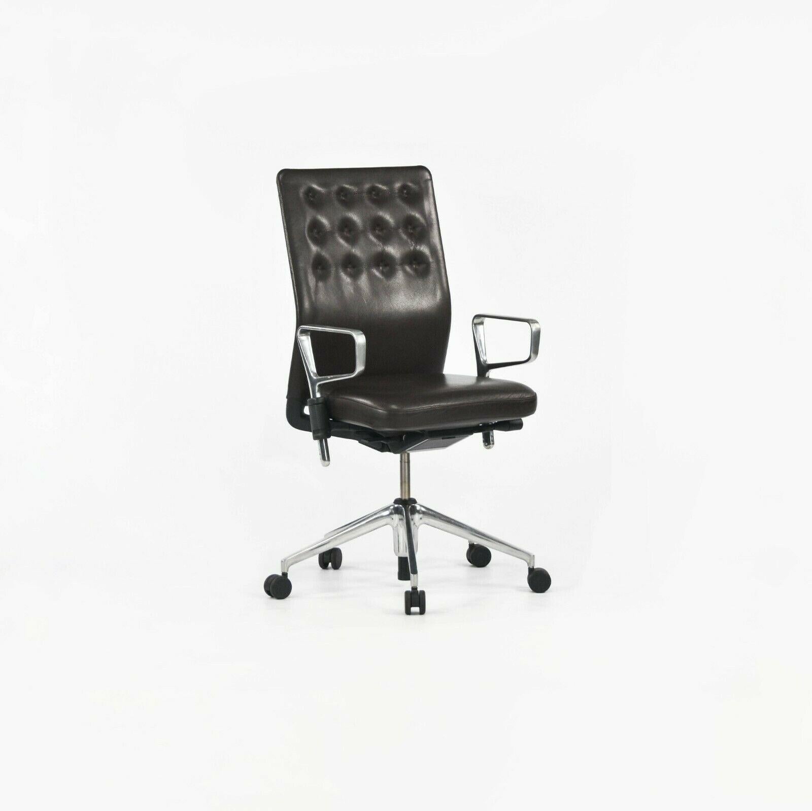 Moderne Chaise de bureau Vitra ID 2012 en aluminium poli et cuir par Antonio Citterio en vente