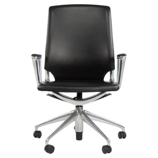 2012 Chaise de bureau Vitra Meda en cuir noir et aluminium poli par Alberto Meda