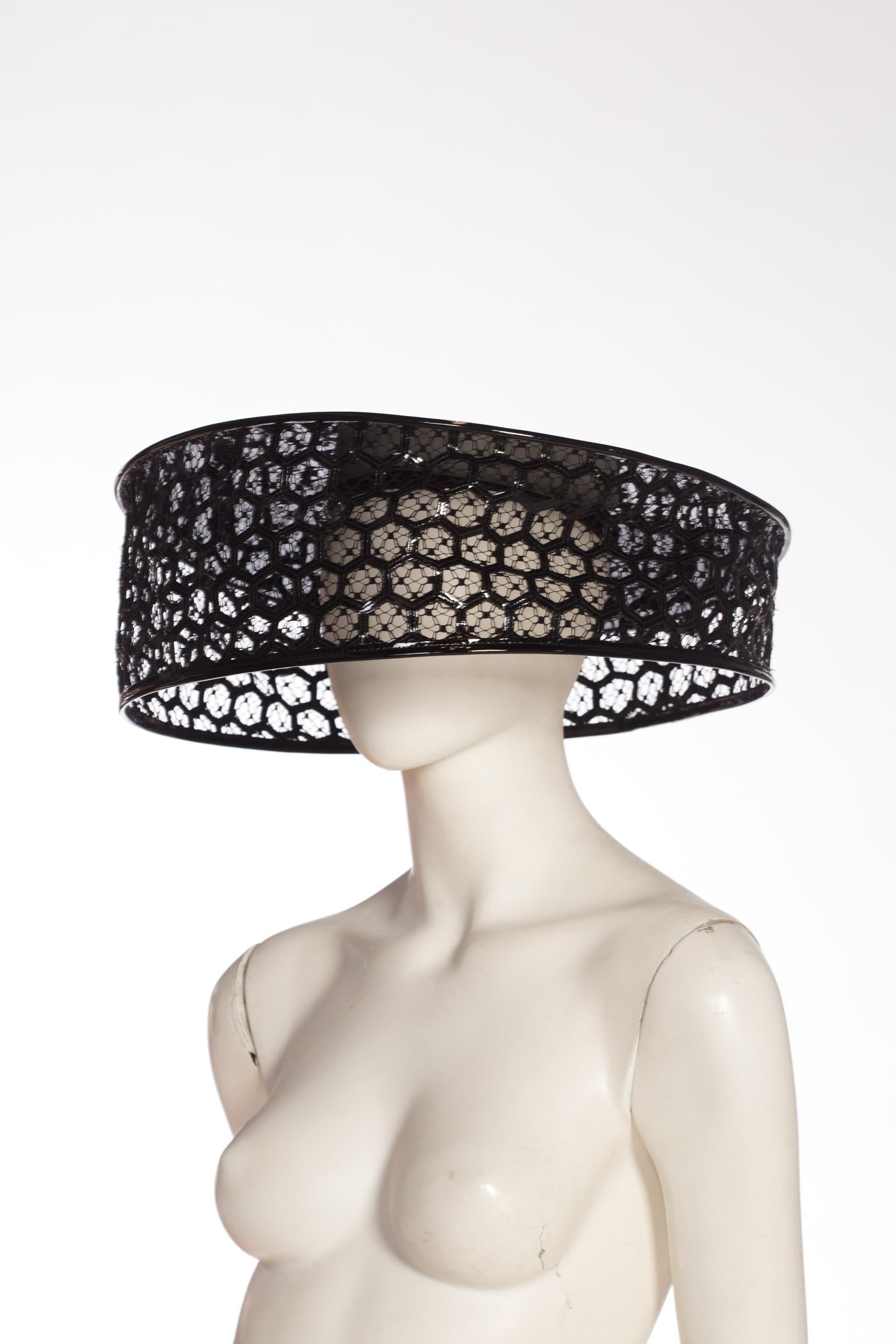 2013 Alexander McQueen Beekeeper Hat Black Patent Leather With 22 Circumference In Excellent Condition In New York, NY
