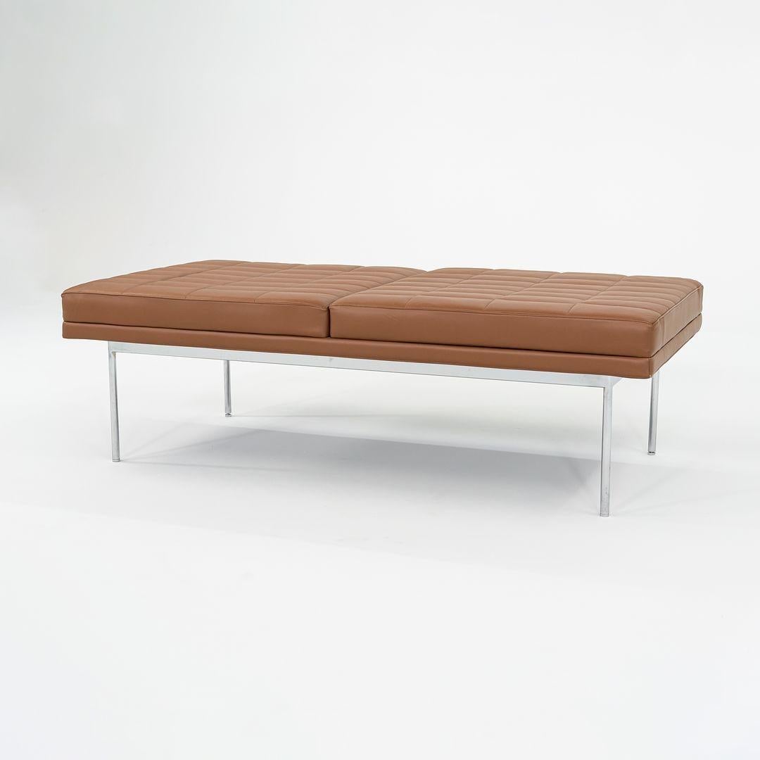 XXIe siècle et contemporain Banc matelassé Geiger Tuxedo Lounge BassamFellows 2013 en cuir cognac 1x disponible en vente
