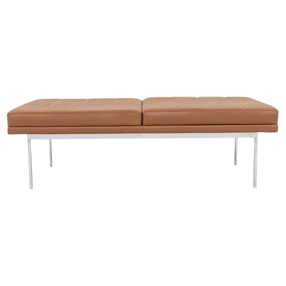 Banc matelassé Geiger Tuxedo Lounge BassamFellows 2013 en cuir cognac 1x disponible en vente