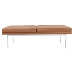 Banc matelassé Geiger Tuxedo Lounge BassamFellows 2013 en cuir cognac 1x disponible