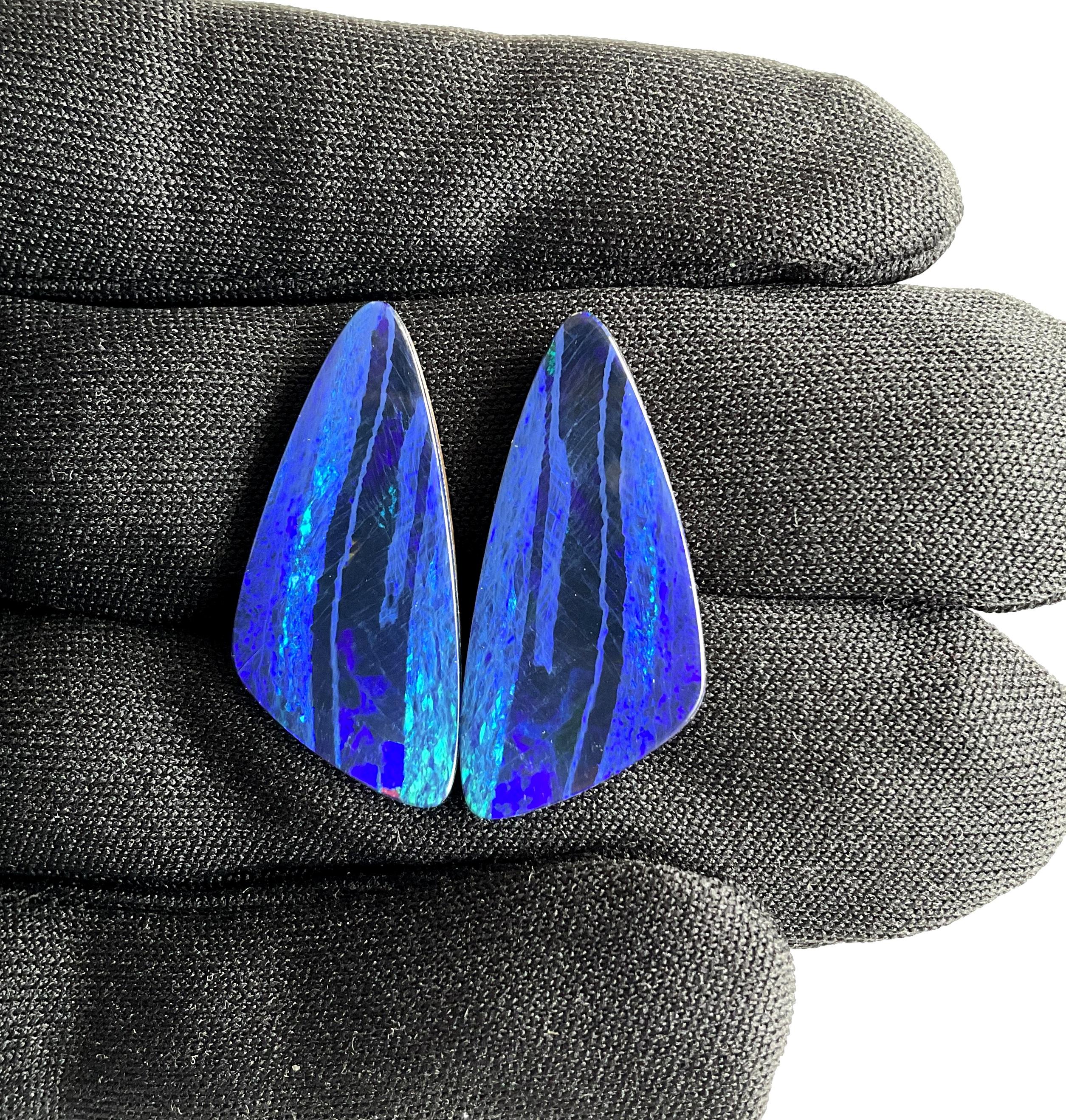 20.13 Carats Australian Opal Pair Royal Blue Flash play of Color Stone Gemstone (paire d'opales australiennes bleu royal) en vente 6