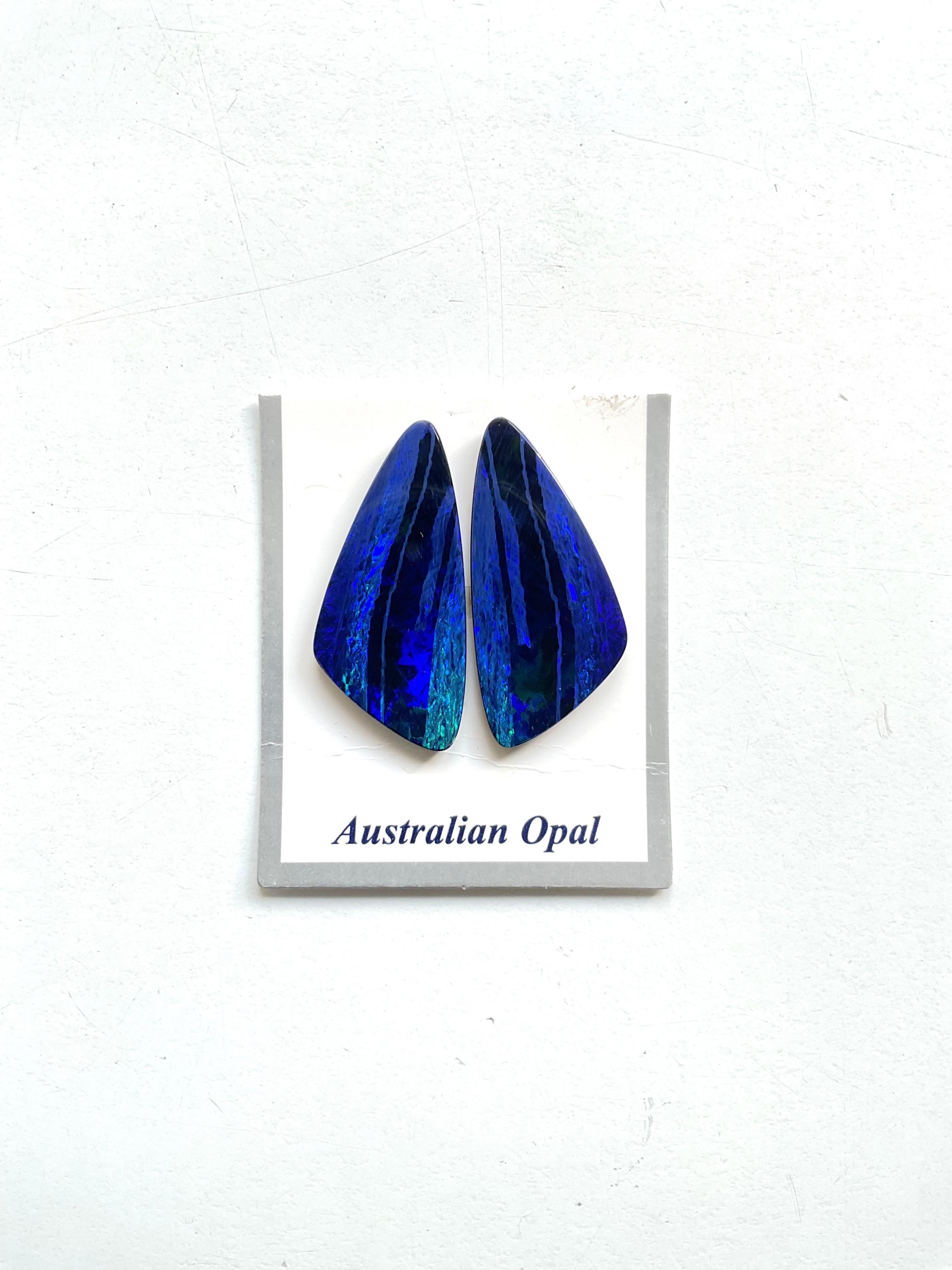 20.13 Carats Australian Opal Pair Royal Blue Flash play of Color Stone Gemstone (paire d'opales australiennes bleu royal)
Pierre précieuse : Opale doublet
Taille :31x14,5 MM
Poids :20.13 Carats
Quantité - 2 pièces
Forme - Fantaisie 