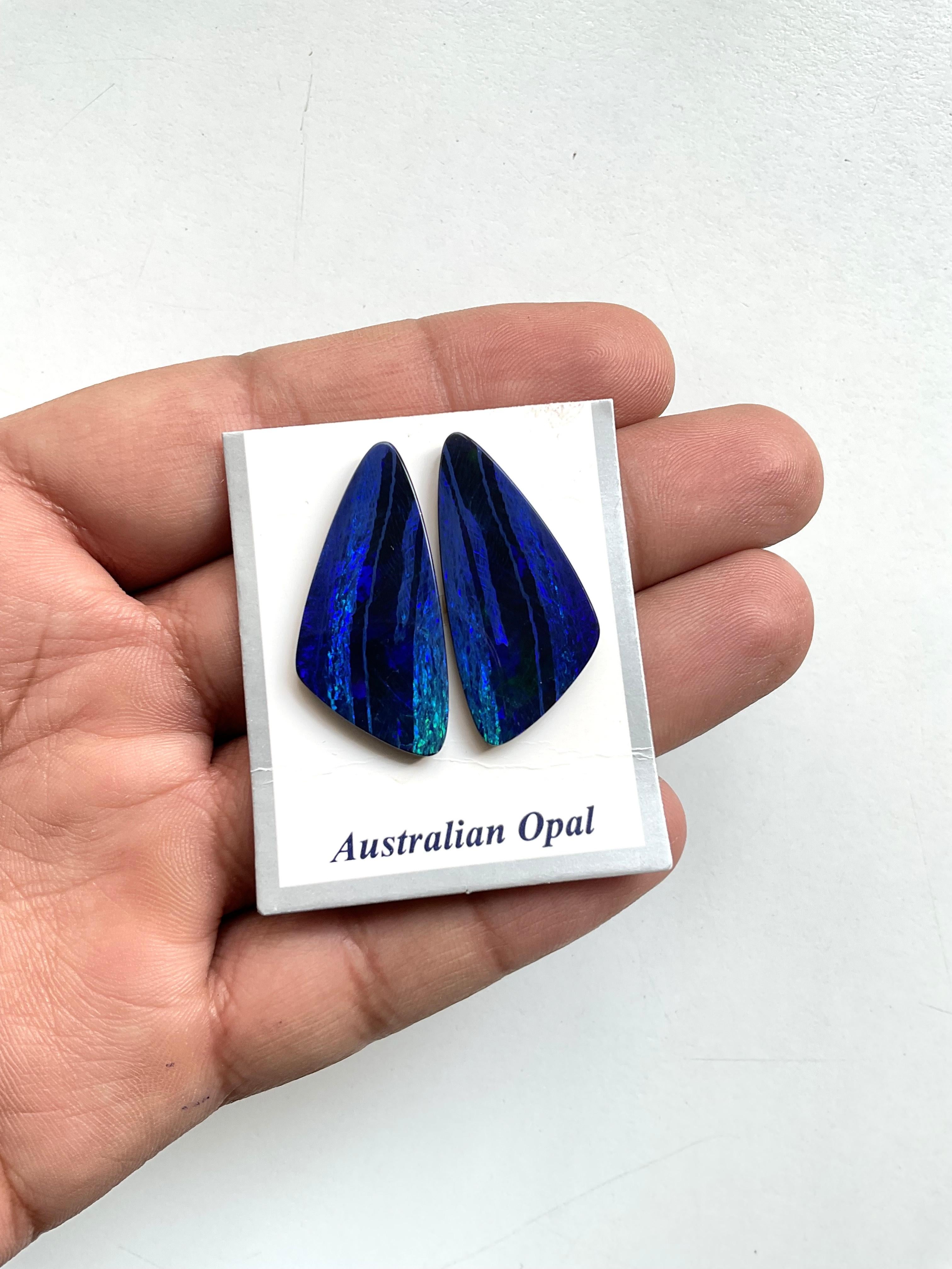 20.13 Carats Australian Opal Pair Royal Blue Flash play of Color Stone Gemstone (paire d'opales australiennes bleu royal) Neuf - En vente à Jaipur, RJ