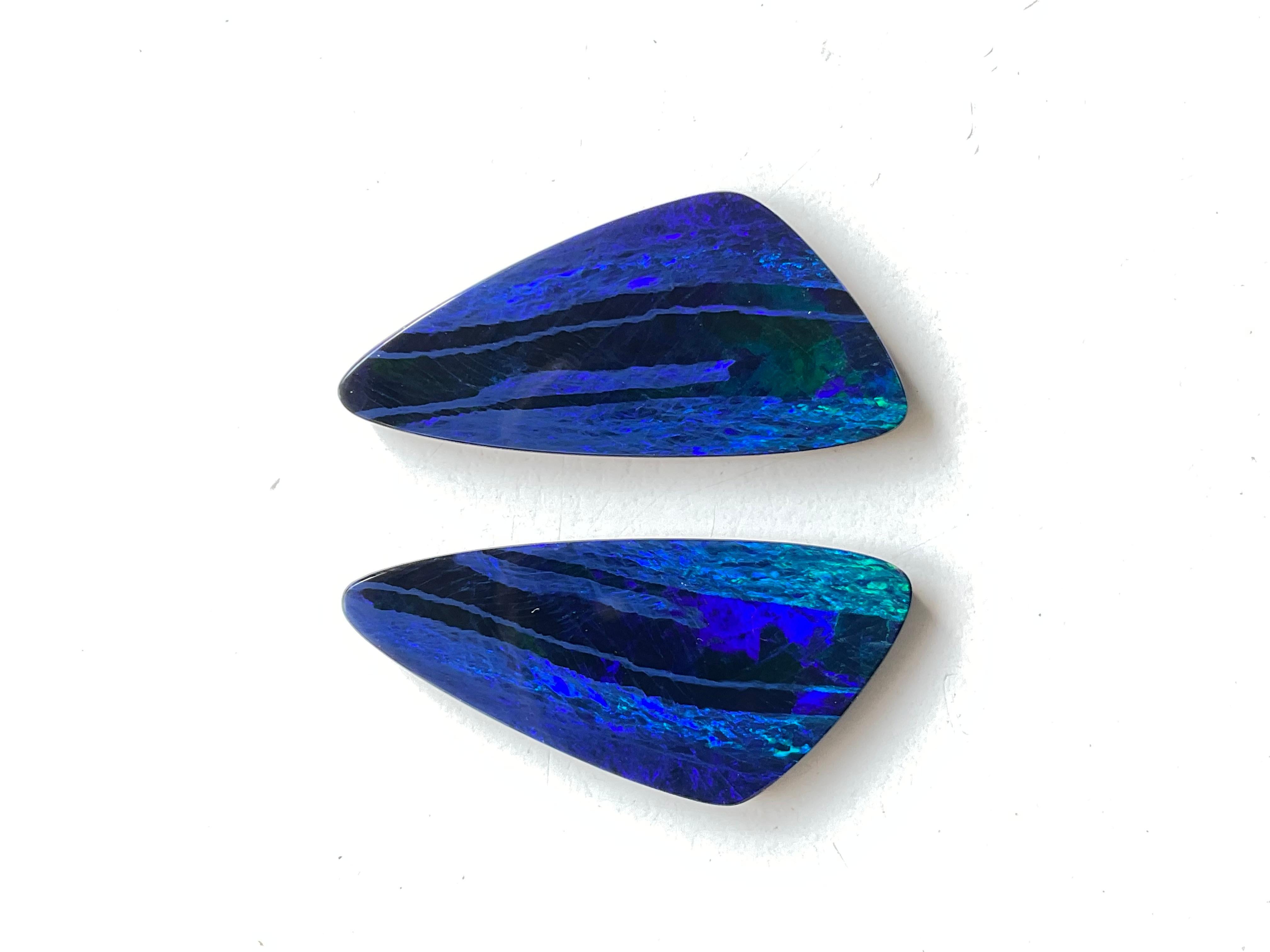 20.13 Carats Australian Opal Pair Royal Blue Flash play of Color Stone Gemstone (paire d'opales australiennes bleu royal) en vente 2
