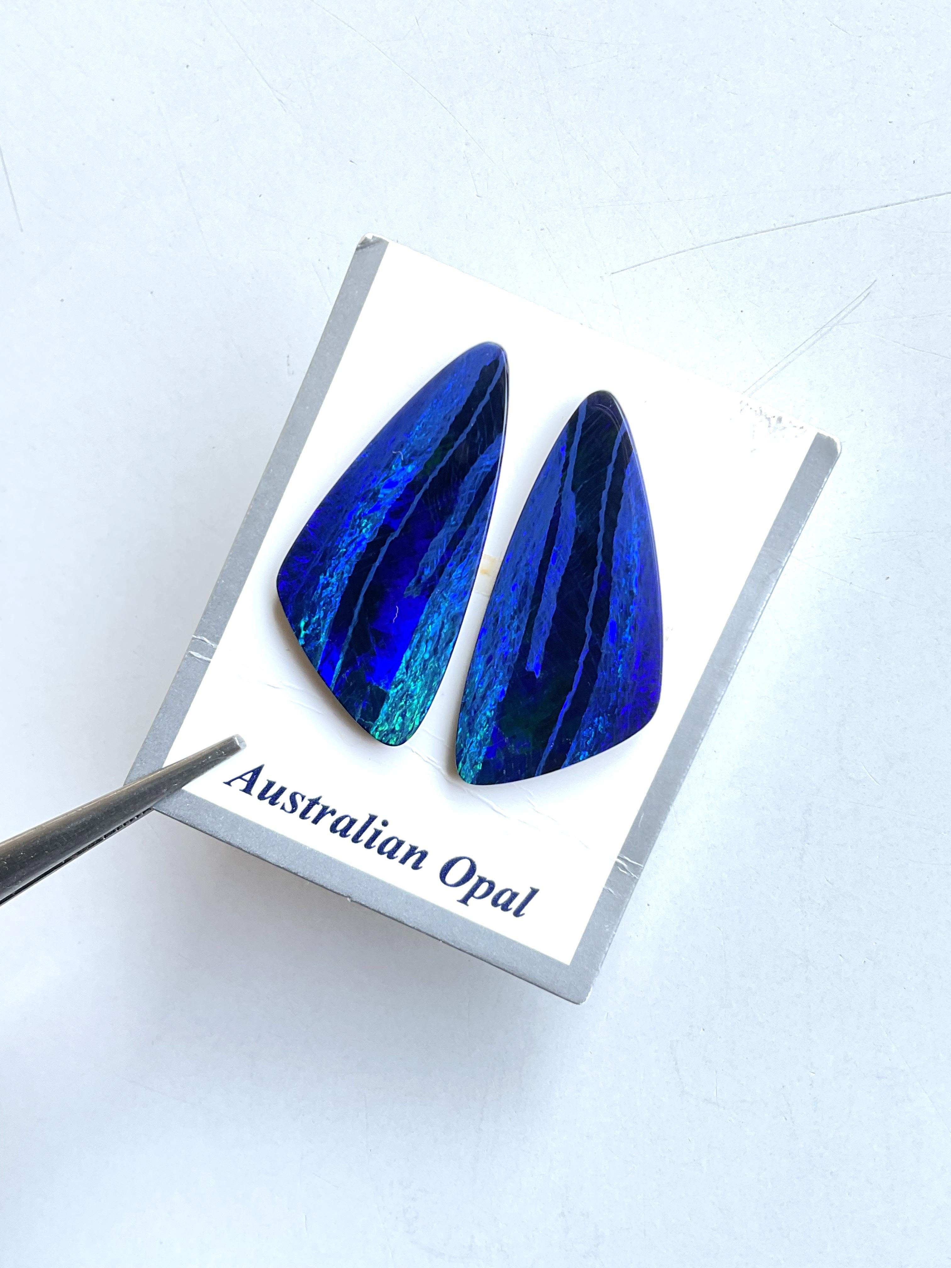 20.13 Carats Australian Opal Pair Royal Blue Flash play of Color Stone Gemstone (paire d'opales australiennes bleu royal) en vente 3